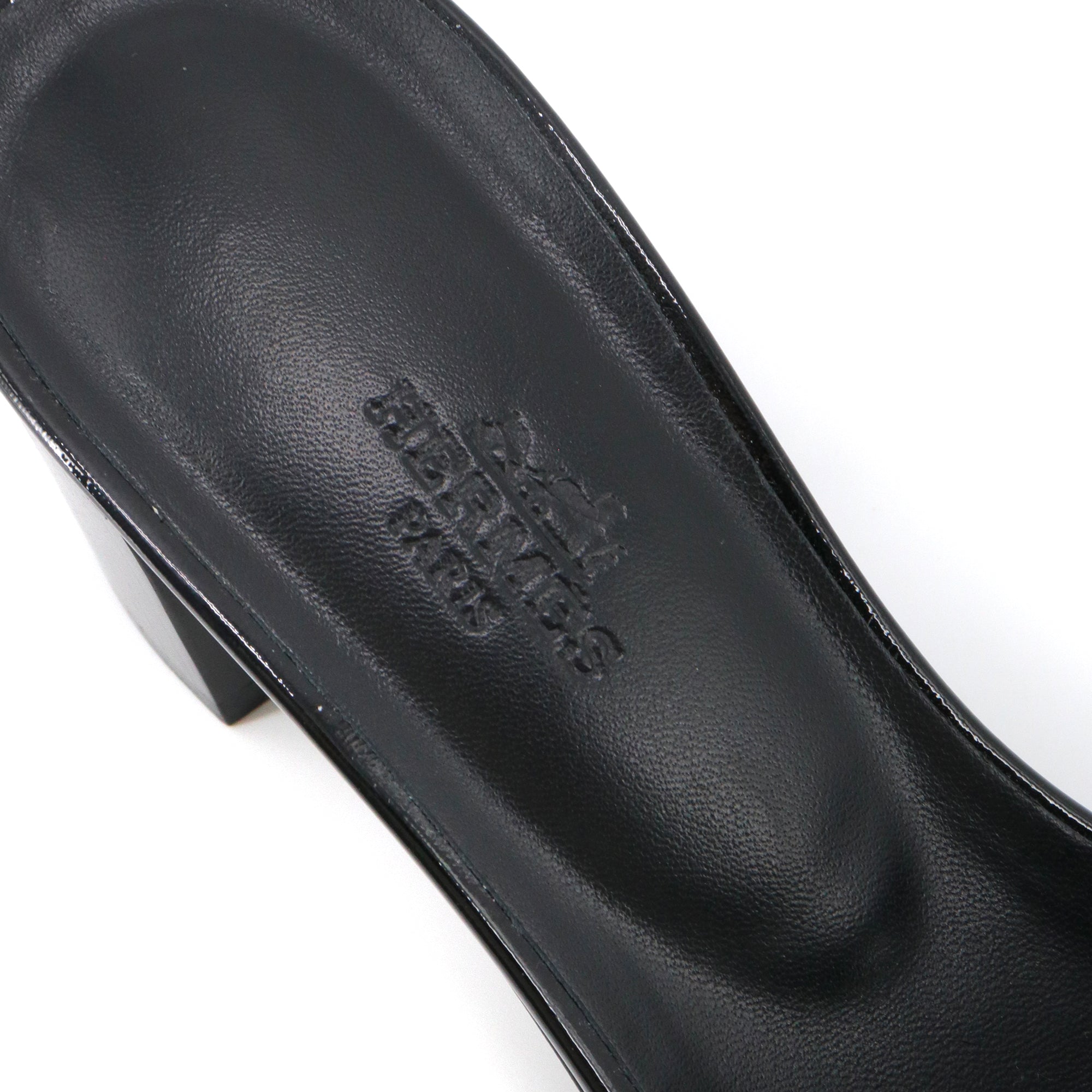 HERMÈS - View Hermès heeled sandals in black patent leather (T37)