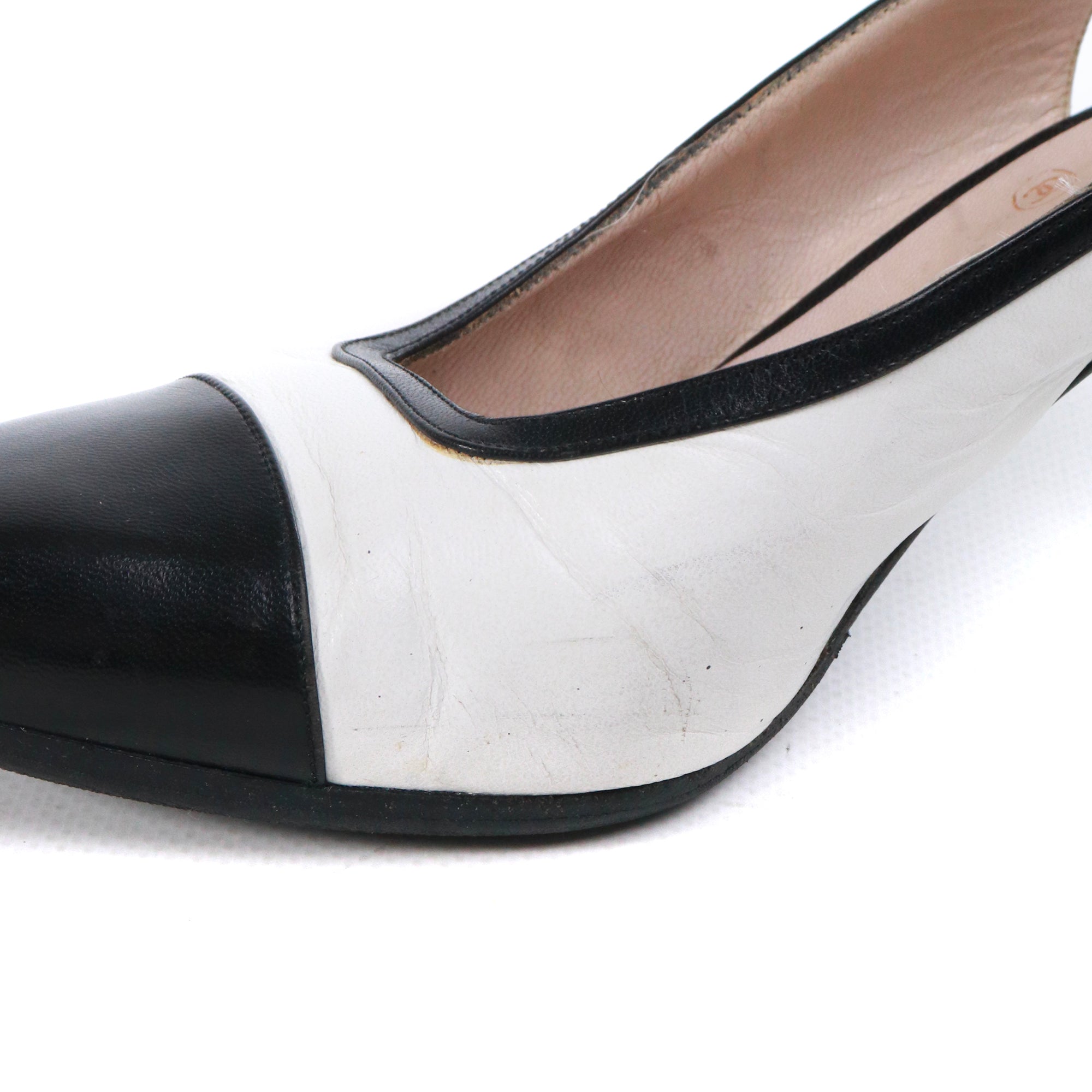 CHANEL - Leather loafers (T39)