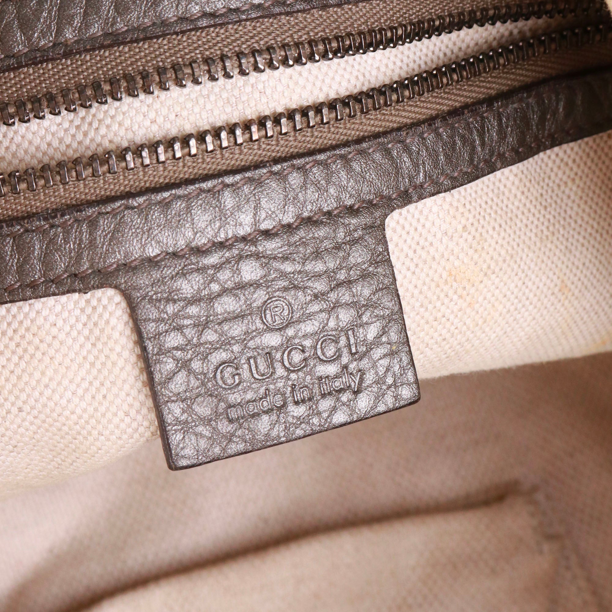GUCCI - Sac cabas Soho Gucci en cuir grainé argenté vintage