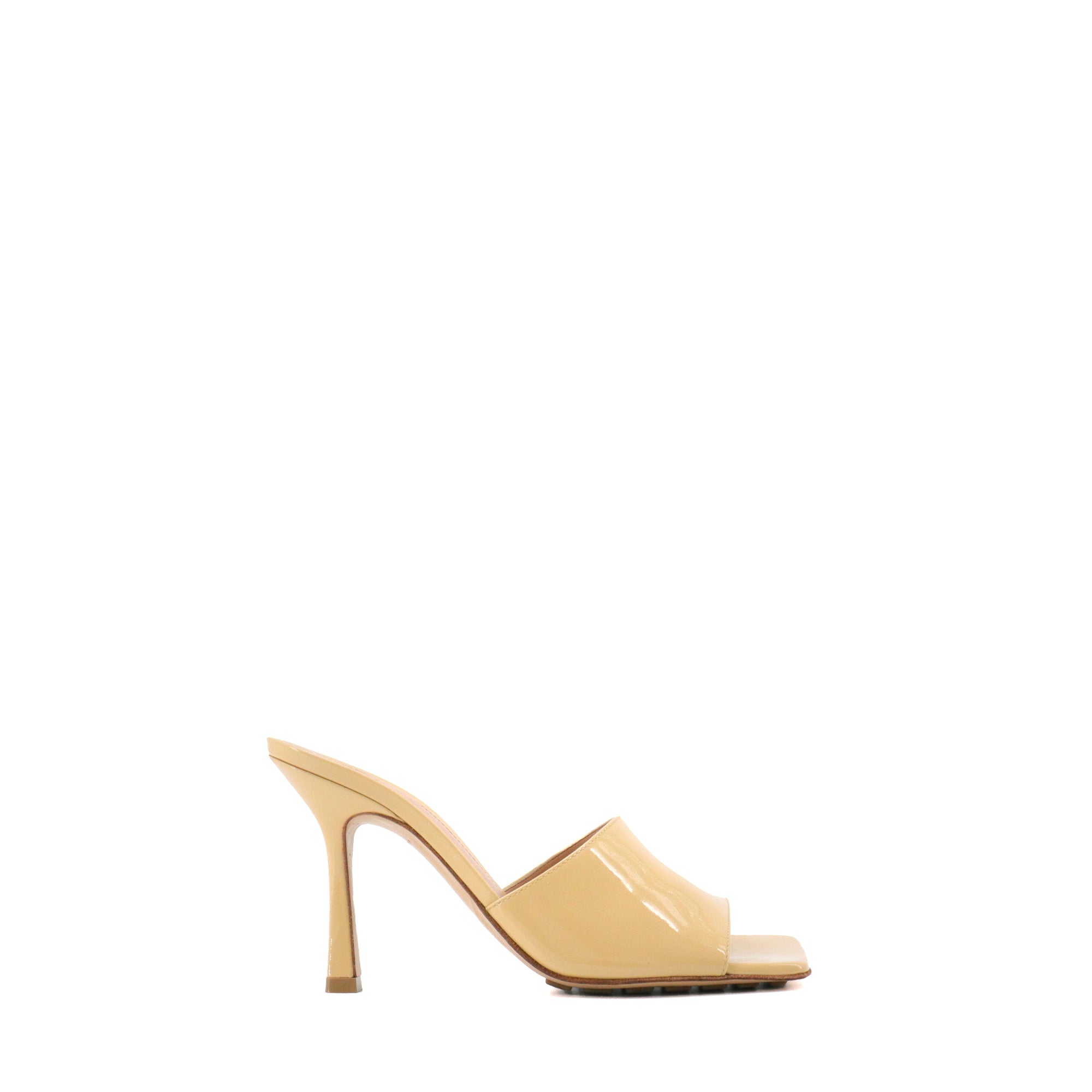 BOTTEGA VENETA - Mules à talon Bottega Veneta en cuir verni beige (T35.5)