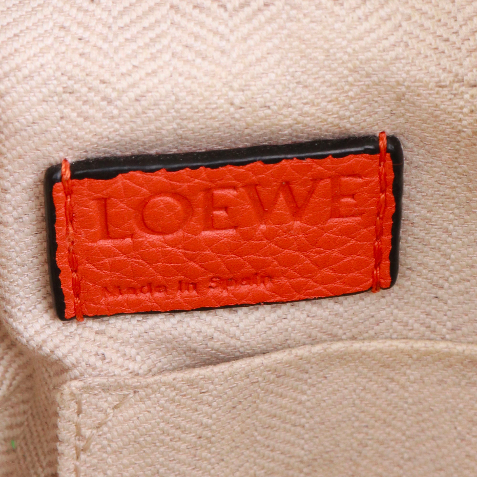 LOEWE - Sac à bandoulière Military Messenger XS Loewe en cuir grainé orange