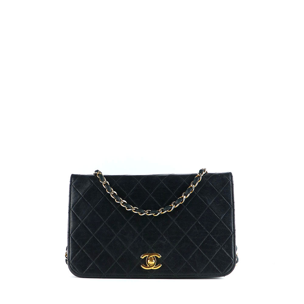 CHANEL - Vintage flap bag in black quilted leather