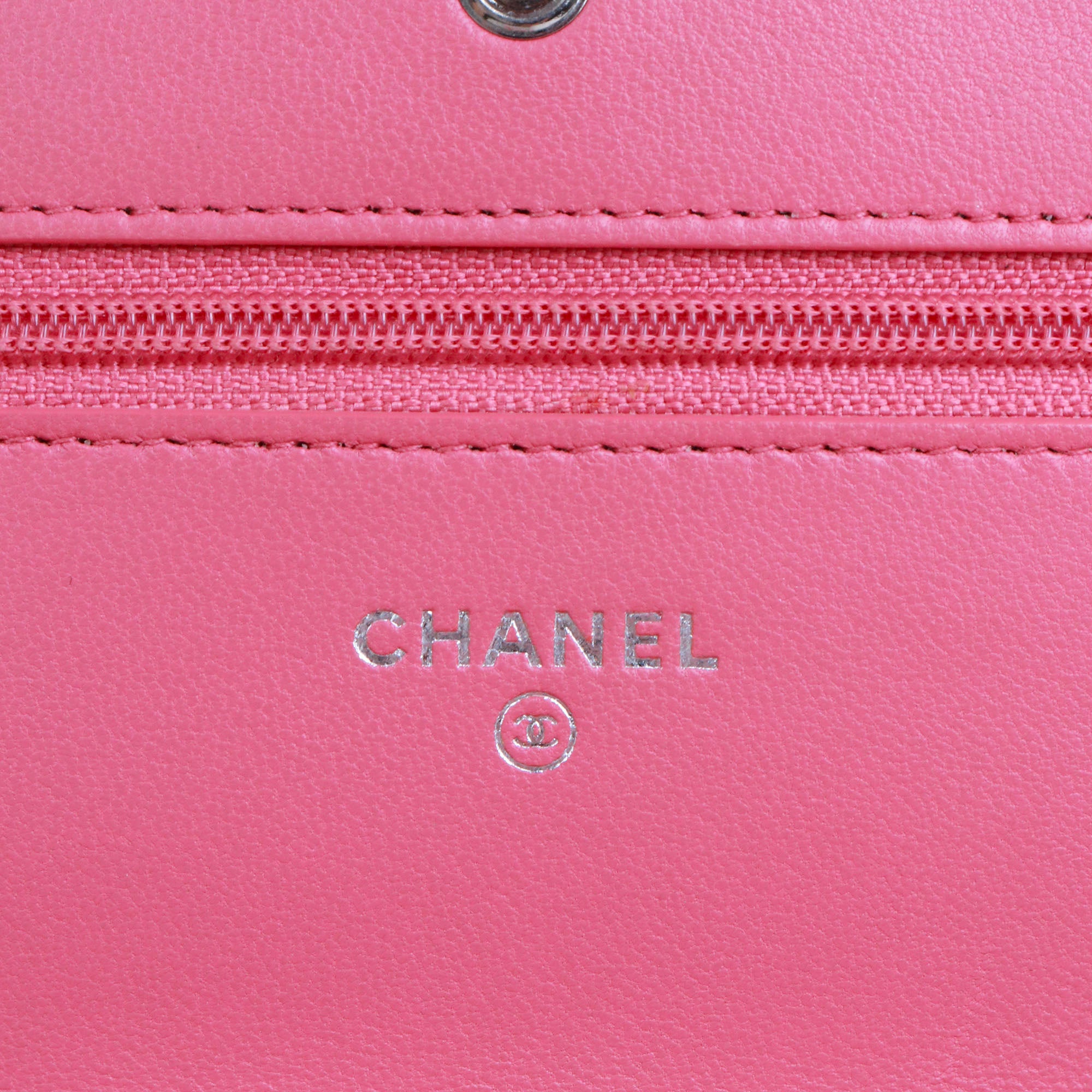 CHANEL - Sac Wallet On Chain Timeless Chanel en cuir lisse rose