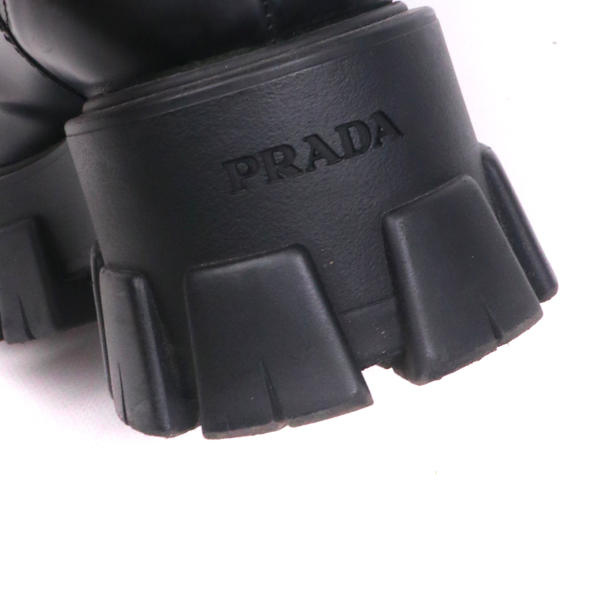 PRADA - Bottines Chelsea Monolith Prada en cuir lisse noir (T36)