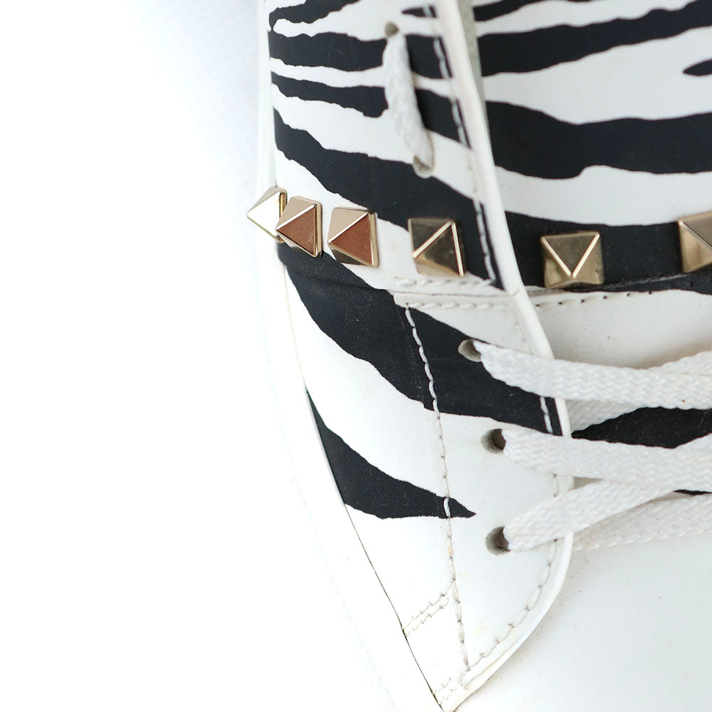 VALENTINO - Rockstud sneakers in white zebra pattern leather (T36)