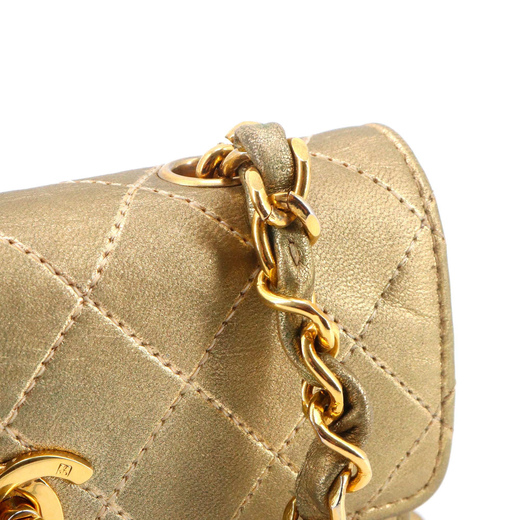 CHANEL - Sac à bandoulière Wallet on Chain Timeless mini Chanel en cuir lisse doré