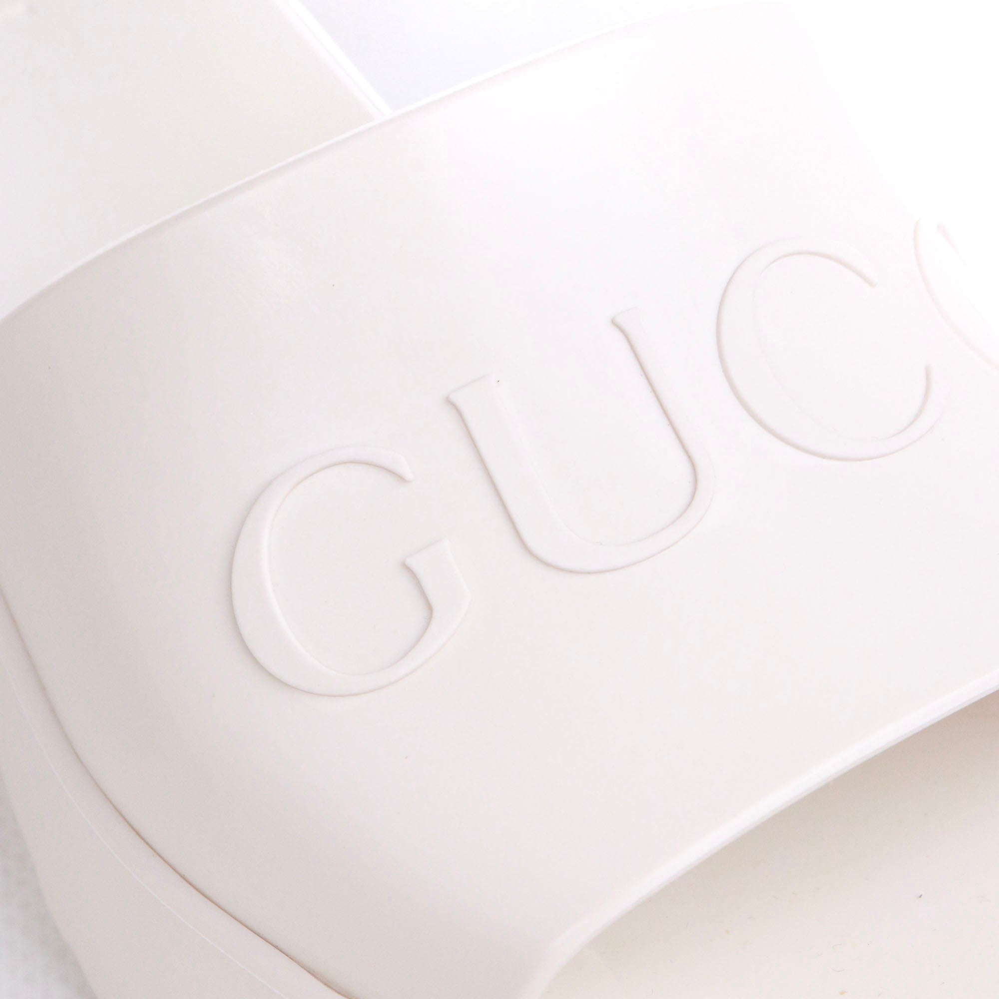 GUCCI - Sandales à talon Gucci en caoutchouc blanc (T35)