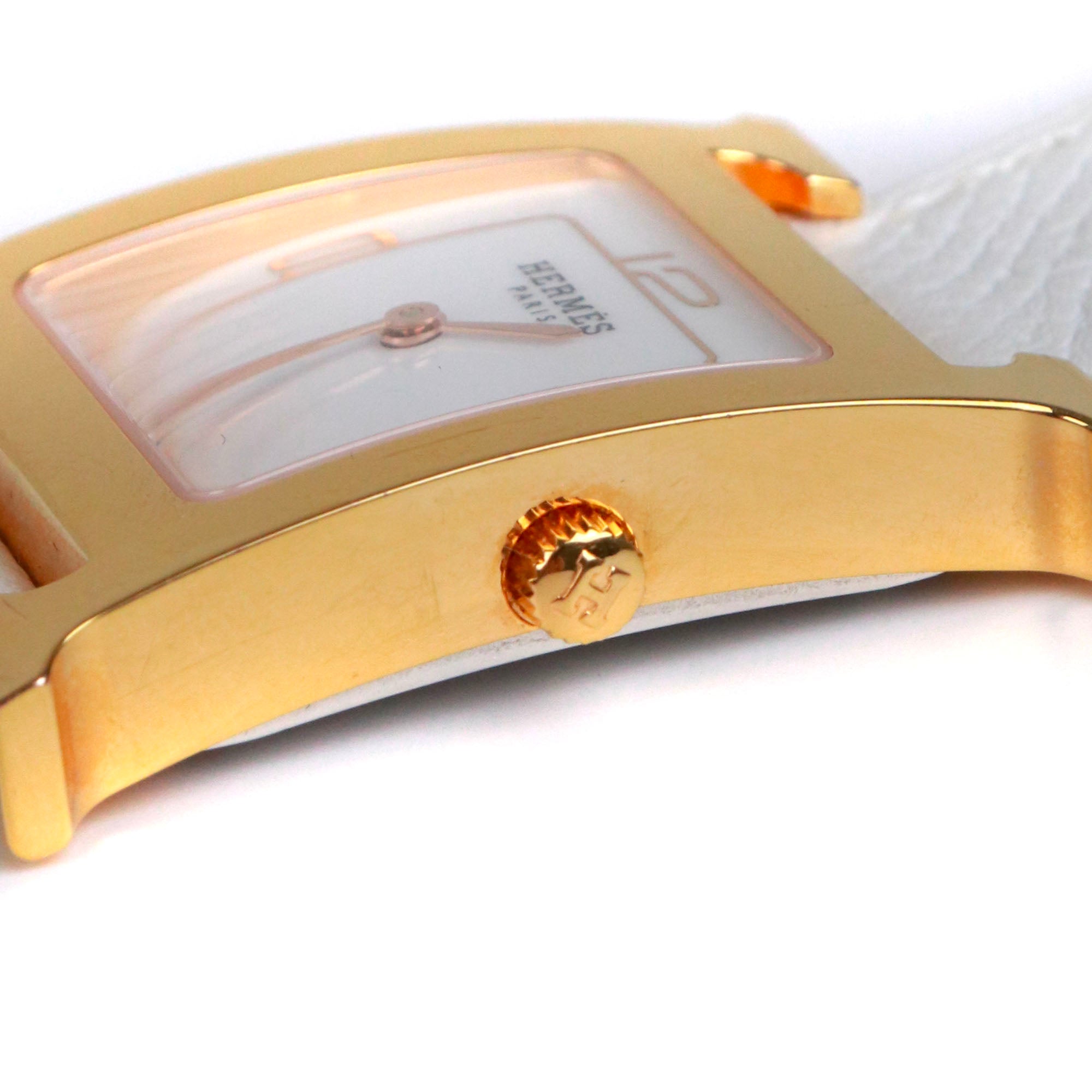 HERMÈS - Montre Heure H Hermès moyen modèle en or et cuir blanc