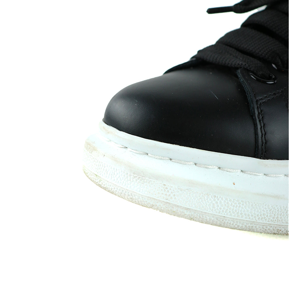 ALEXANDER MCQUEEN - Oversize sneakers in black leather (T39)