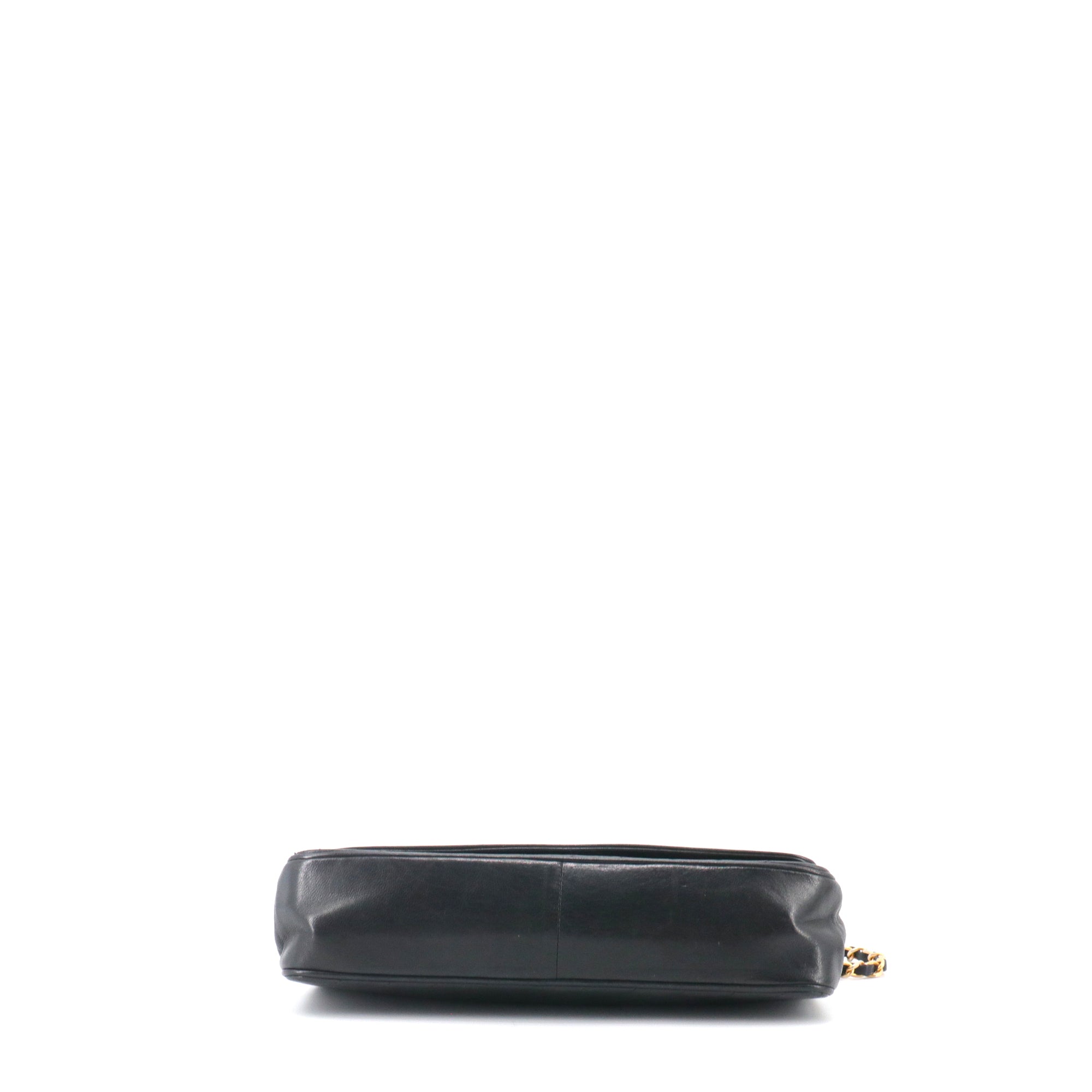 CHANEL - Chanel Timeless 25 double flap handbag in black quilted leather