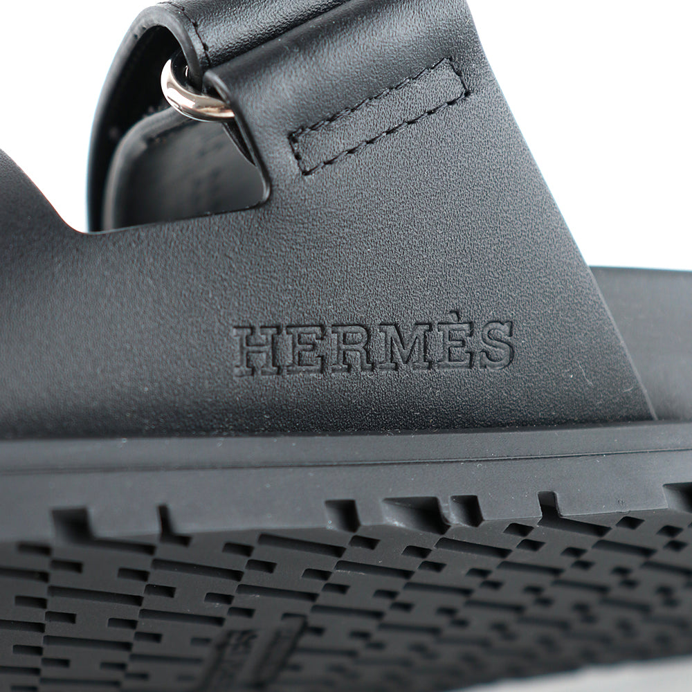 HERMÈS - Sandales Chypre en cuir lisse noir (T38,5)