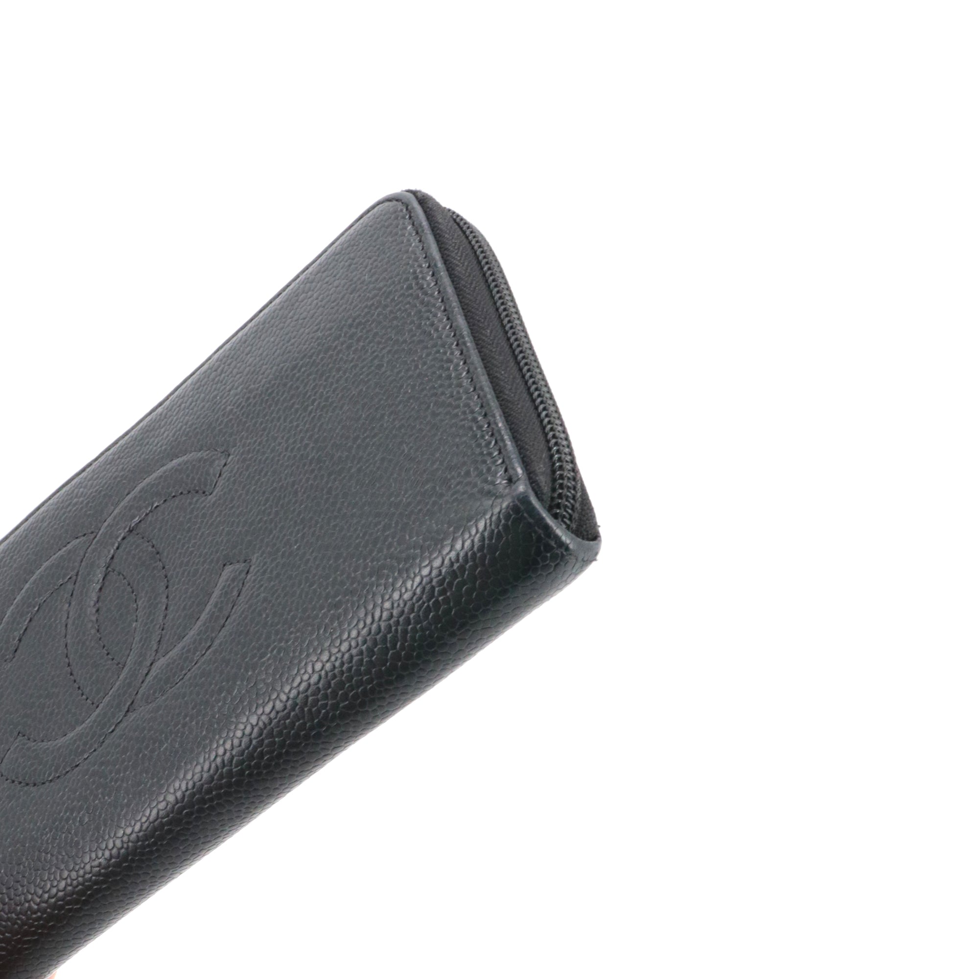 CHANEL - Black quilted leather wallet