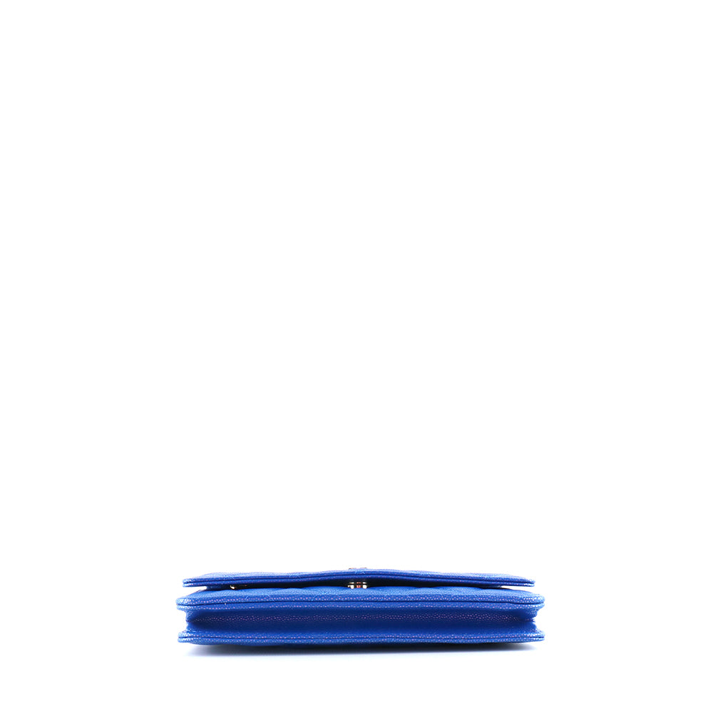 CHANEL - Sac Wallet On Chain Timeless en cuir caviar bleu irisé