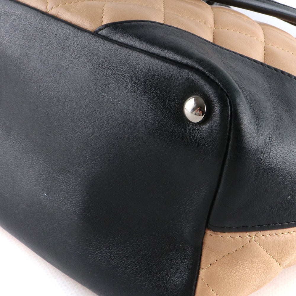 CHANEL - Sac à main Cambon en cuir matelassé beige et noir vintage