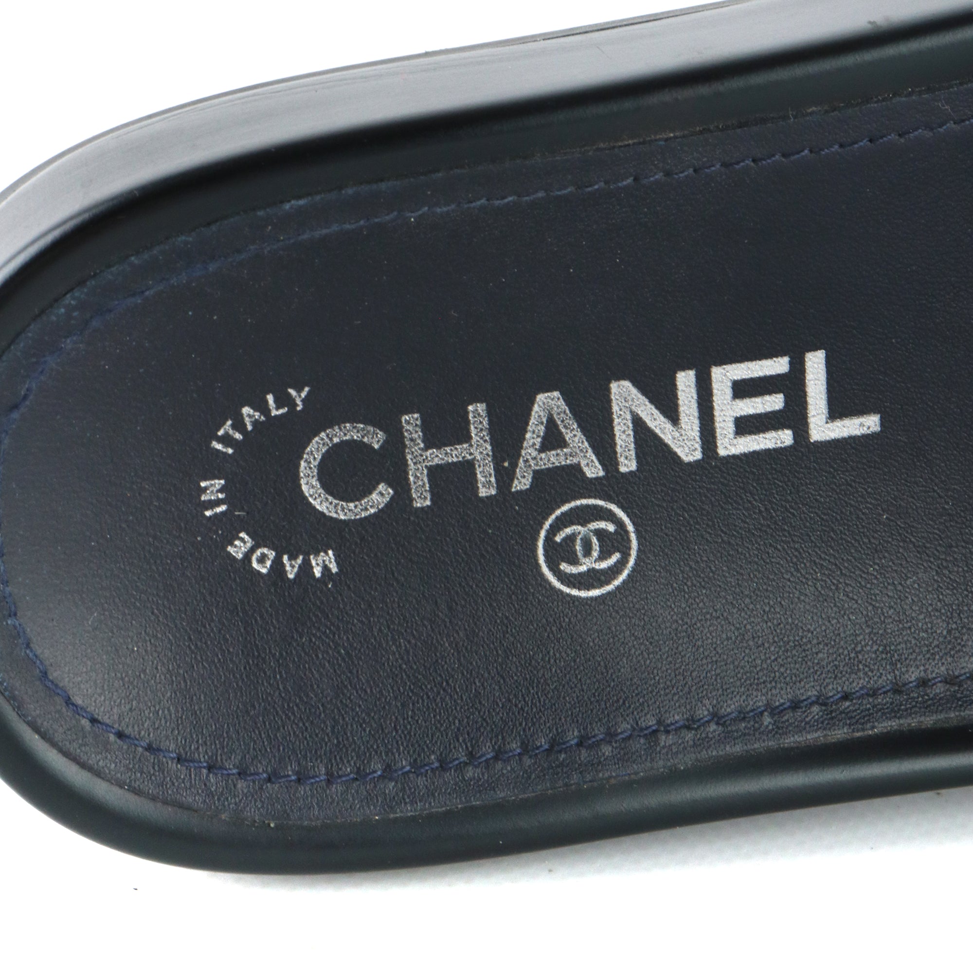 CHANEL - Sandales chaînes en cuir noir (T38)