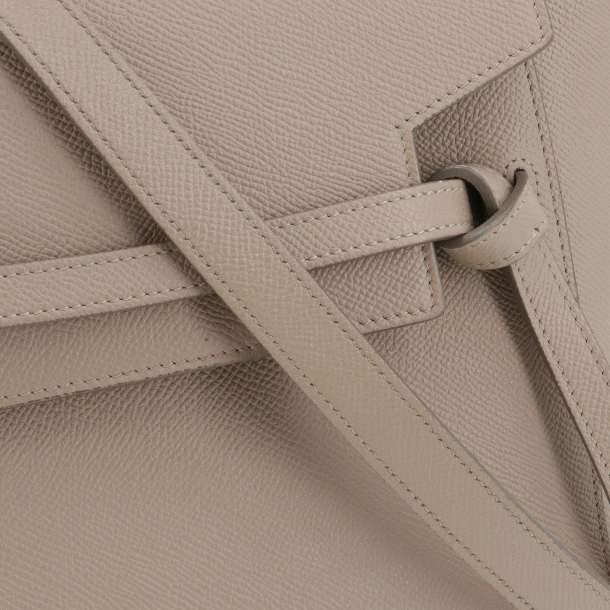 CELINE - Sac à bandoulière Belt nano Celine en cuir grainé beige