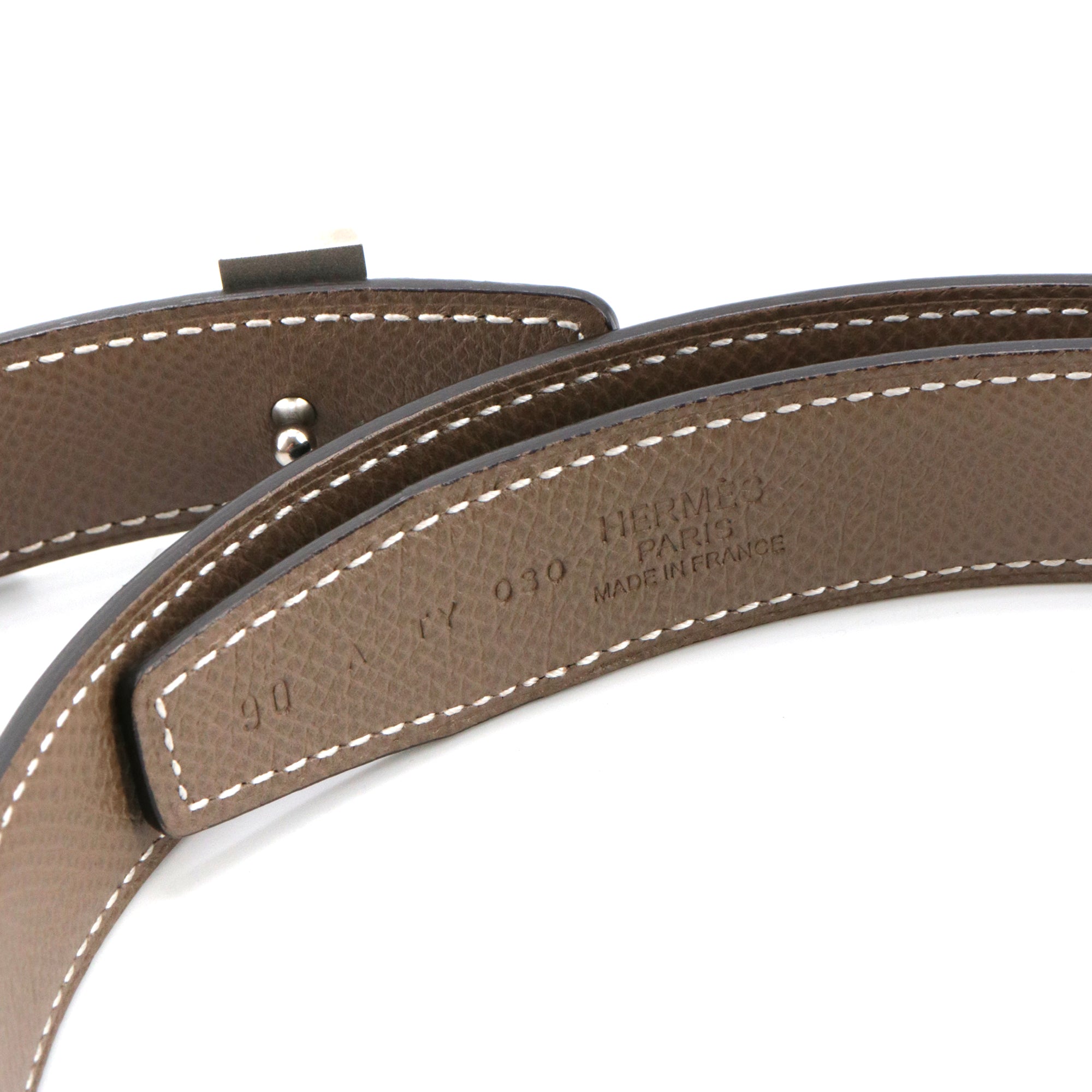 HERMÈS - Ceinture H réversible Hermès en cuir noir et étoupe (T90)
