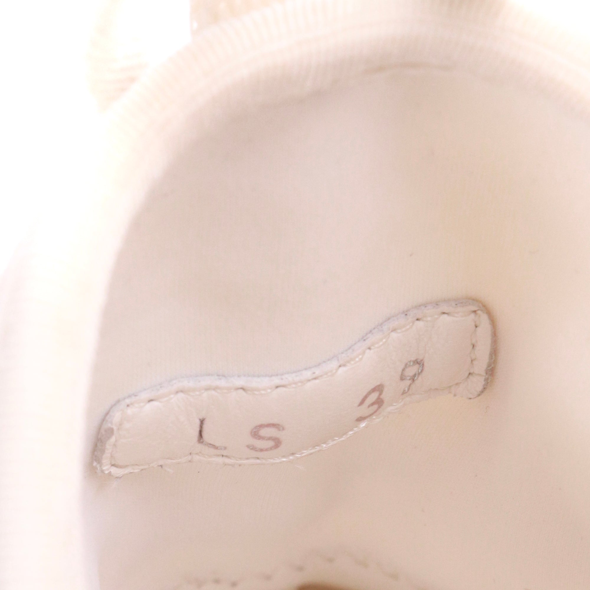 BALENCIAGA - White Triple S sneakers (T38)