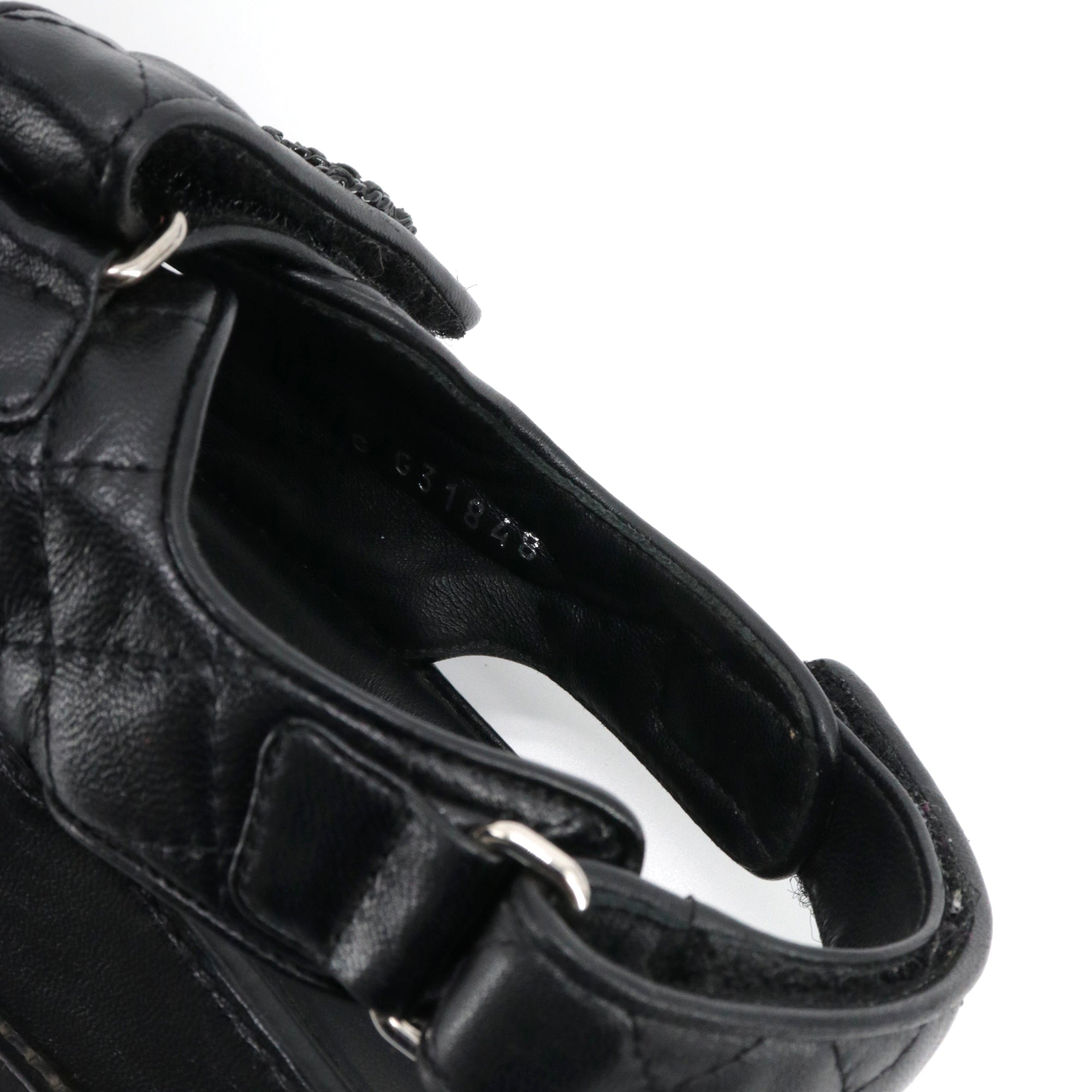 CHANEL - Sandales Dad Shoes Chanel en cuir matelassé noir (T39)