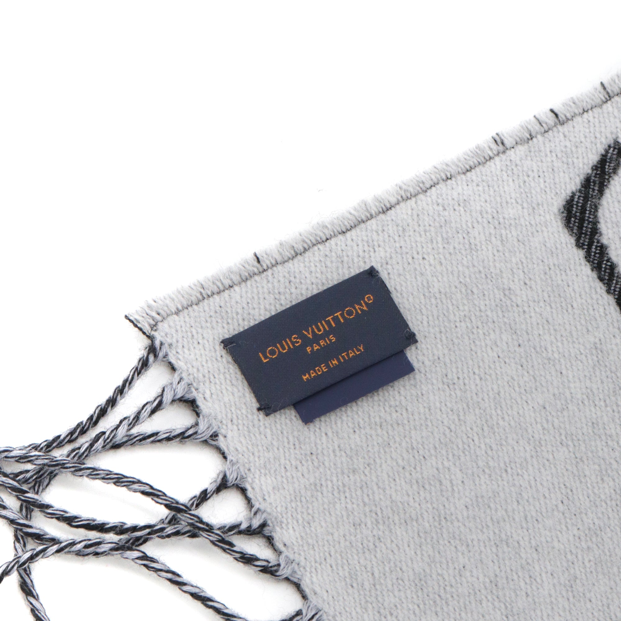 LOUIS VUITTON - LV Essential Louis Vuitton scarf in black wool 