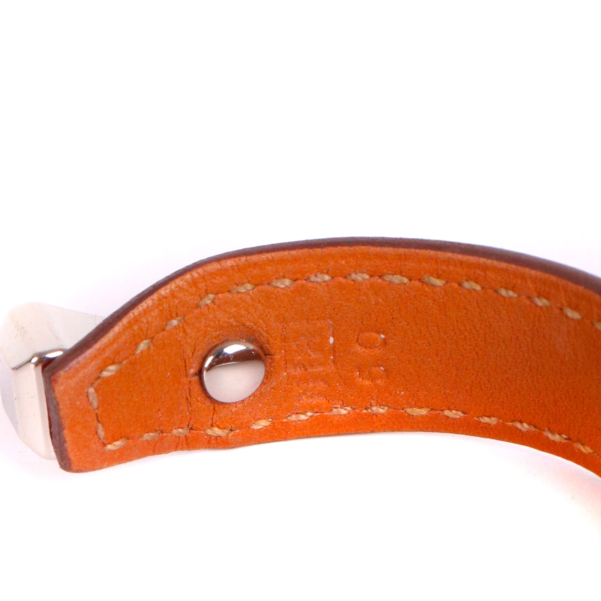 HERMÈS - Jonc Clou de Forge Hermès en cuir rouge et métal (M)
