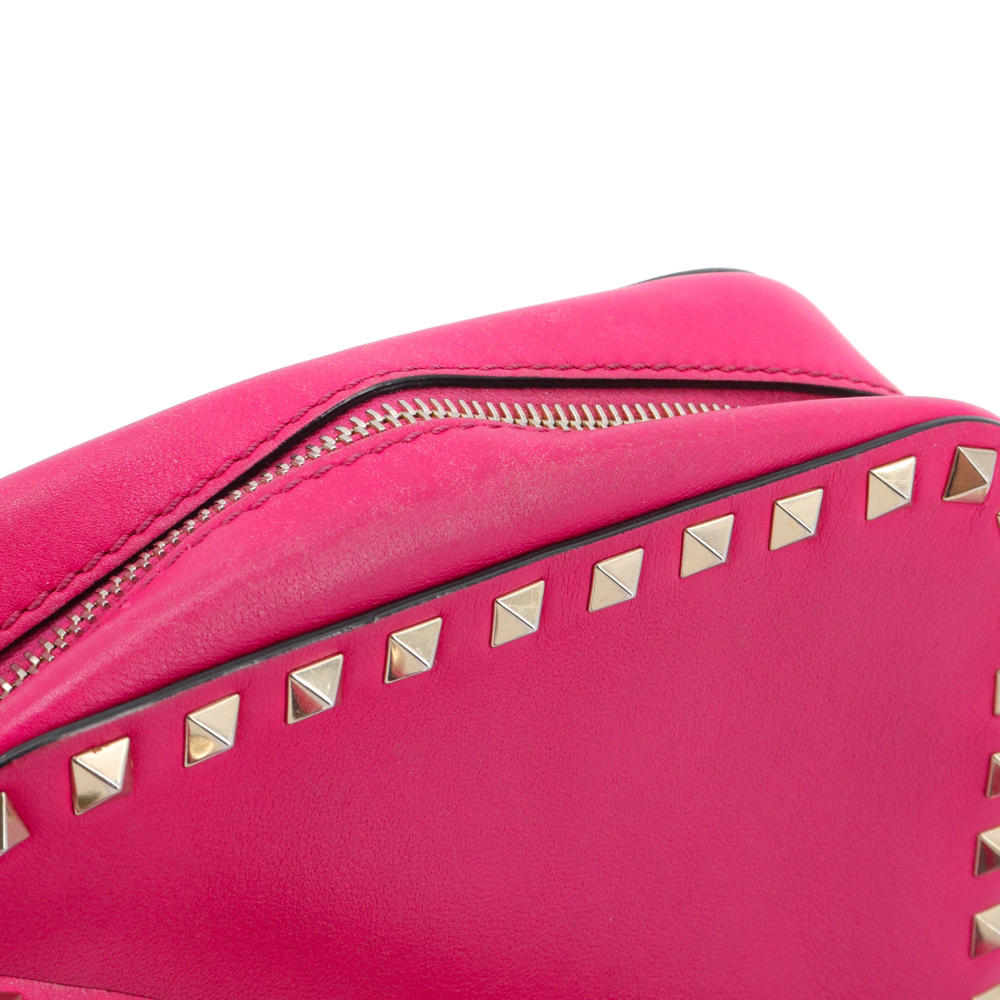 VALENTINO - Valentino Rockstud Rolling shoulder bag in pink smooth leather