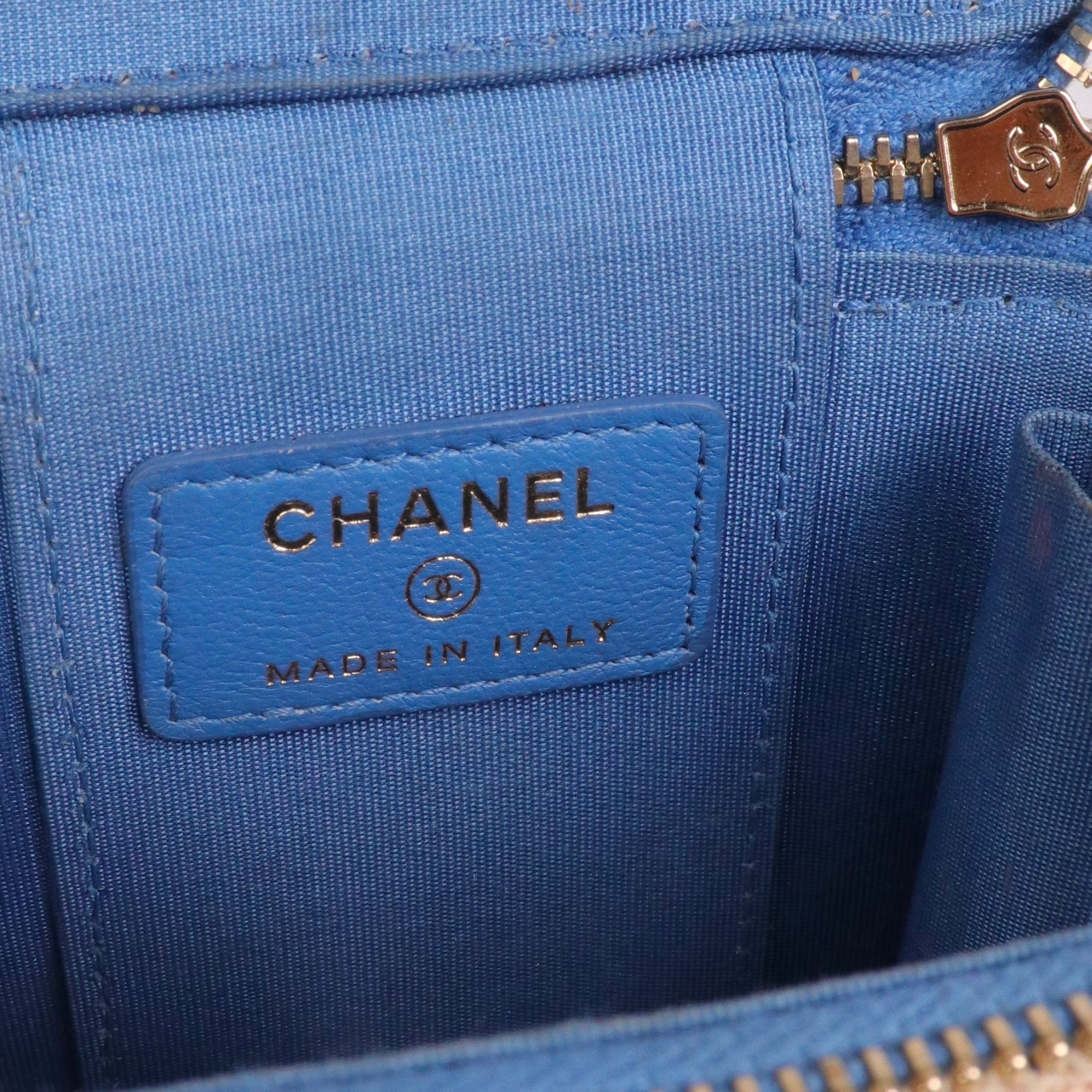 CHANEL - Vanity shoulder bag in pink leather
