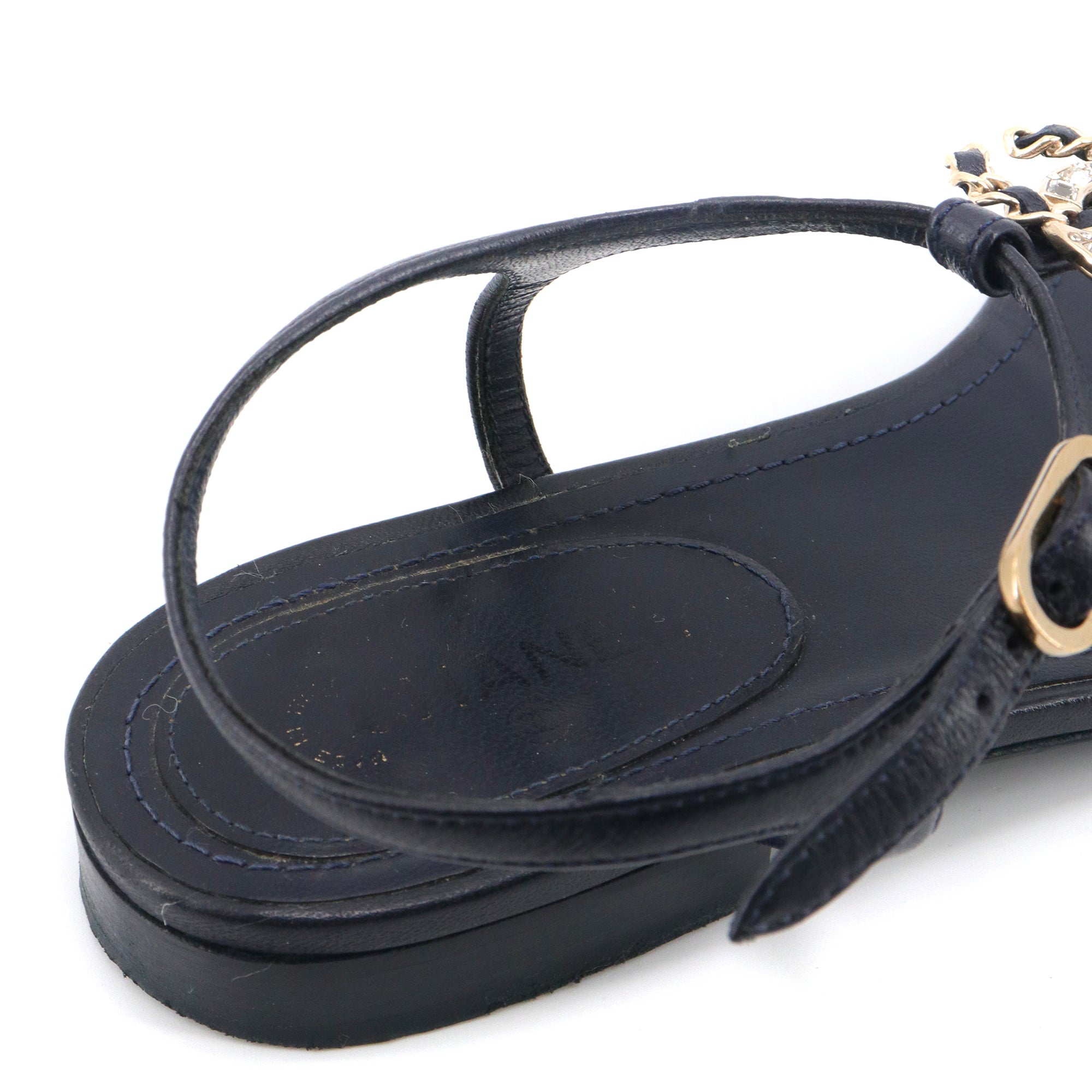 CHANEL - Chanel CC sandals in navy blue leather (size 37.5)