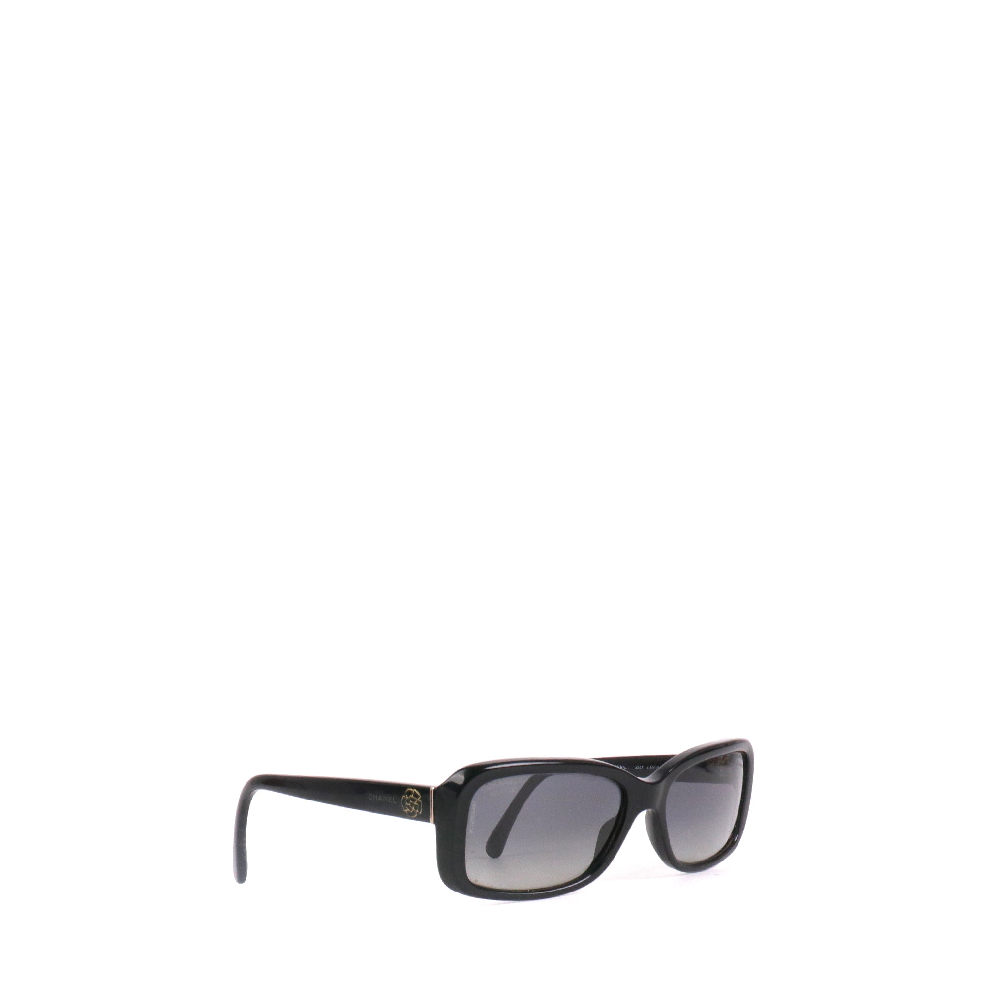 CHANEL - Lunettes de soleil Mini Camélia Chanel en plastique noir