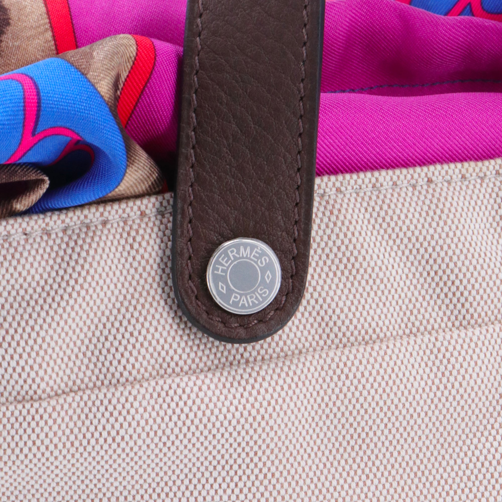 HERMÈS - Sac à main Hermès en en toile et soie multicolore
