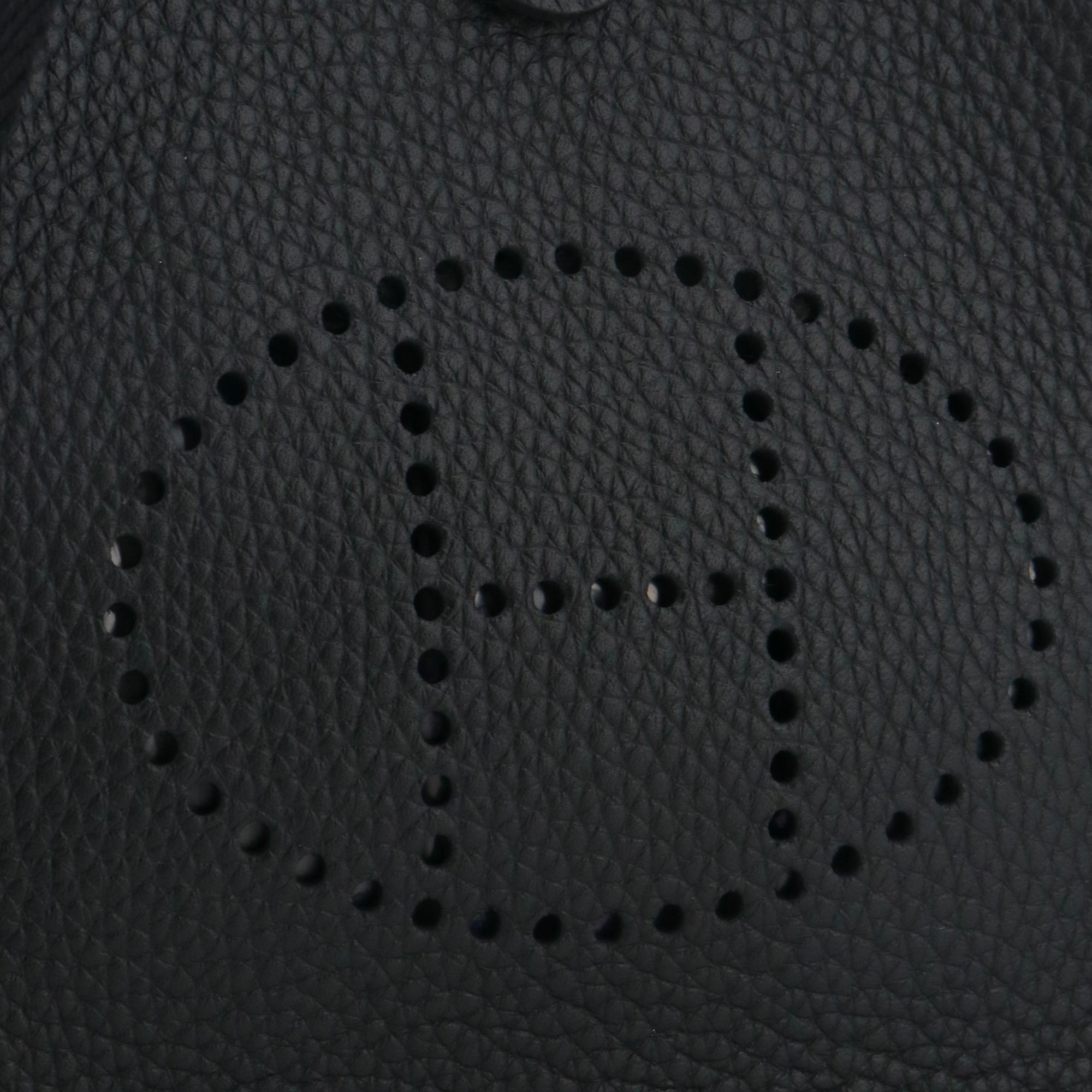 HERMÈS - Hermès Evelyne 16 shoulder bag in black Taurillon Clémence leather