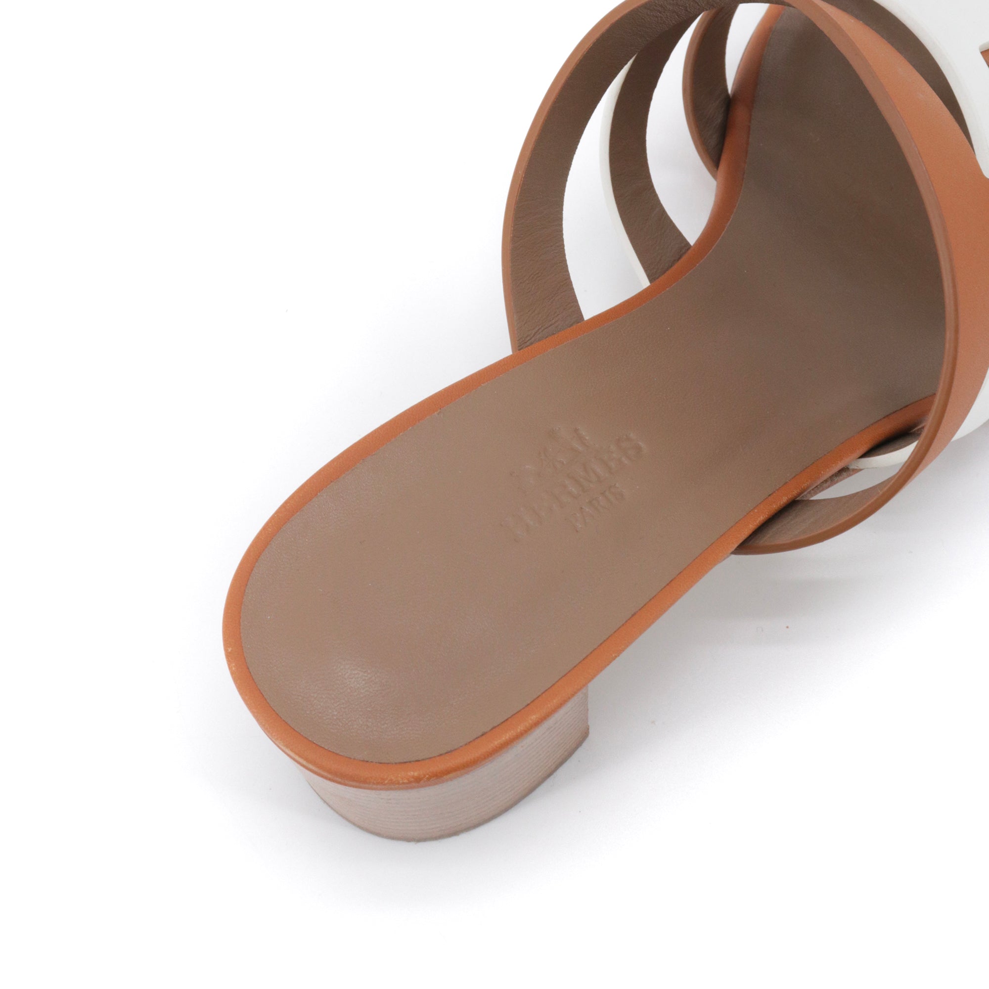 HERMÈS - Amica Hermès heeled sandals in brown and white leather (T40)