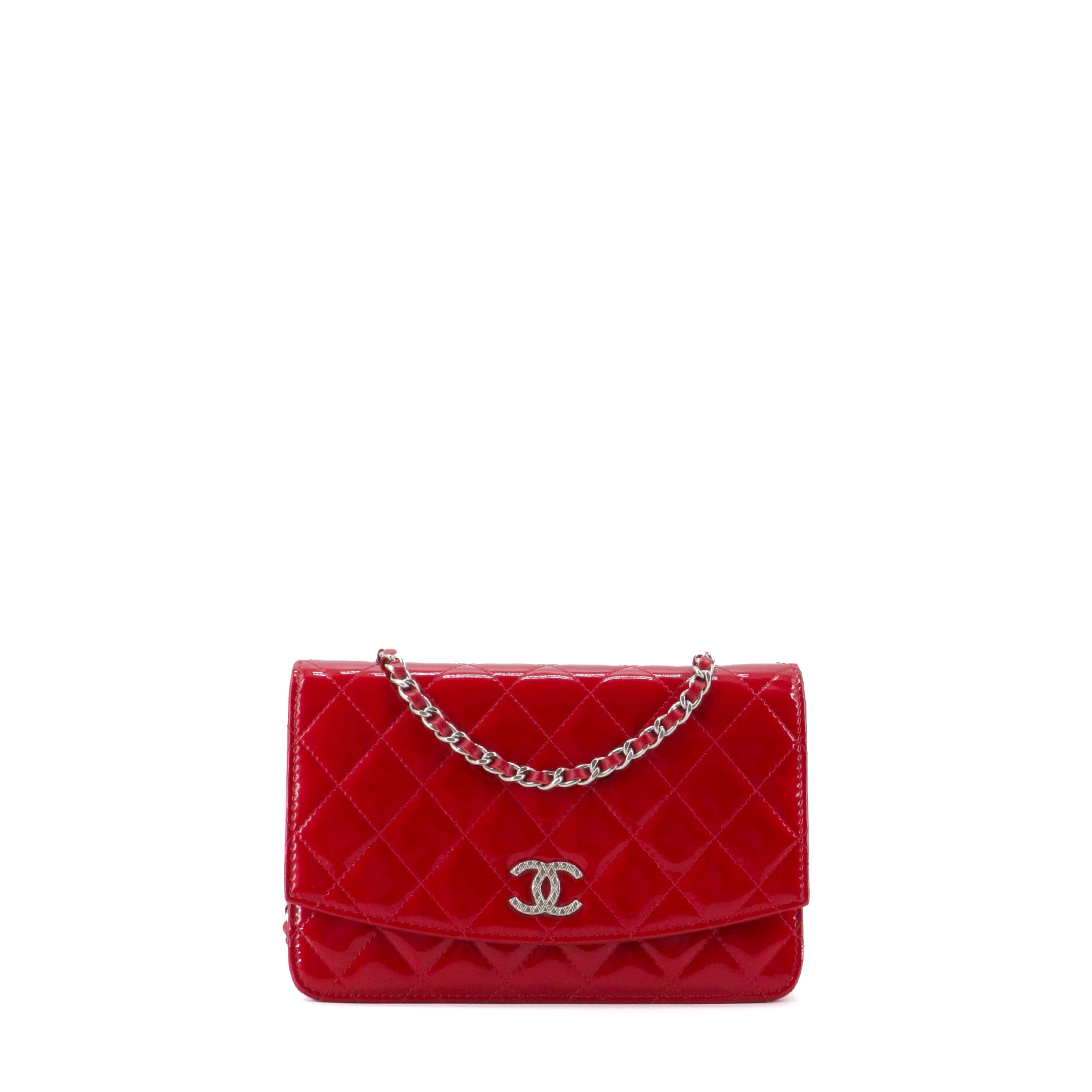 CHANEL - Sac Wallet On Chain Timeless Chanel en cuir verni rouge irisé