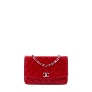 CHANEL - Sac Wallet On Chain Timeless Chanel en cuir verni rouge irisé