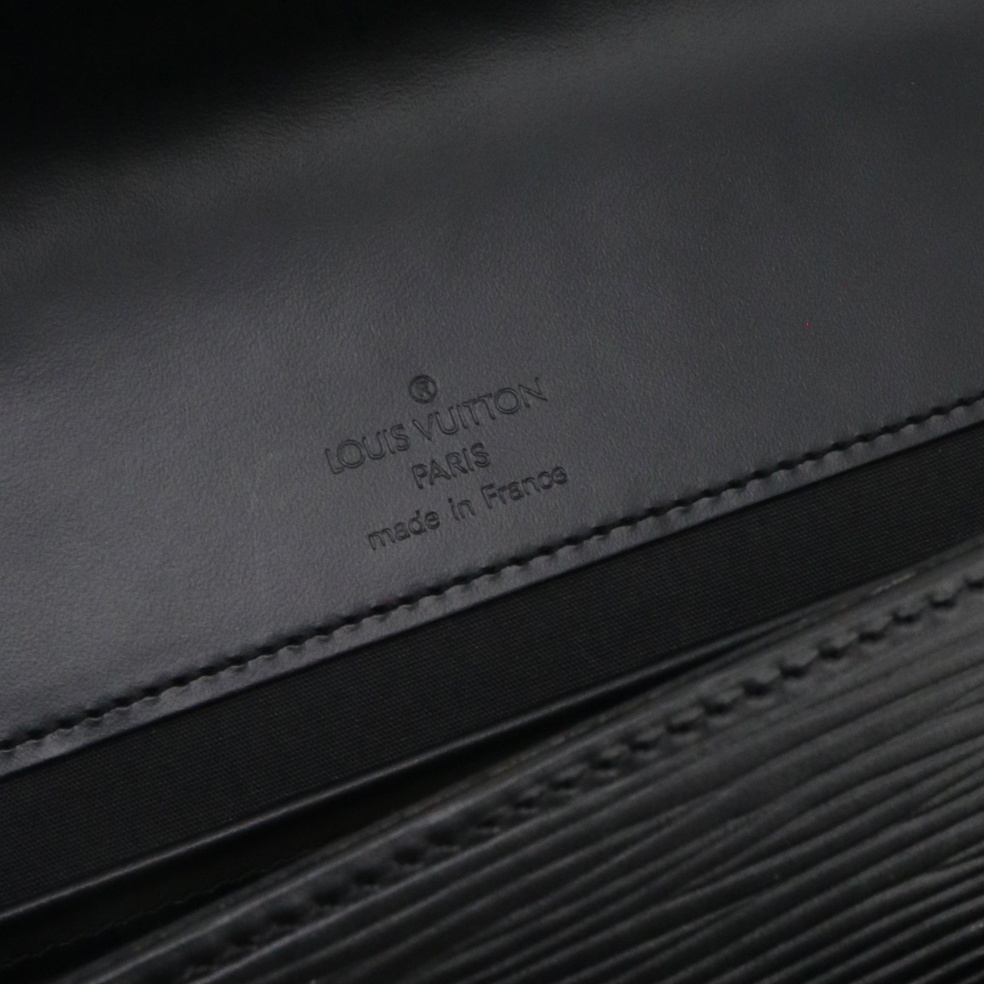 LOUIS VUITTON - Sac à épaule Dinard Louis Vuitton en cuir épi noir vintage