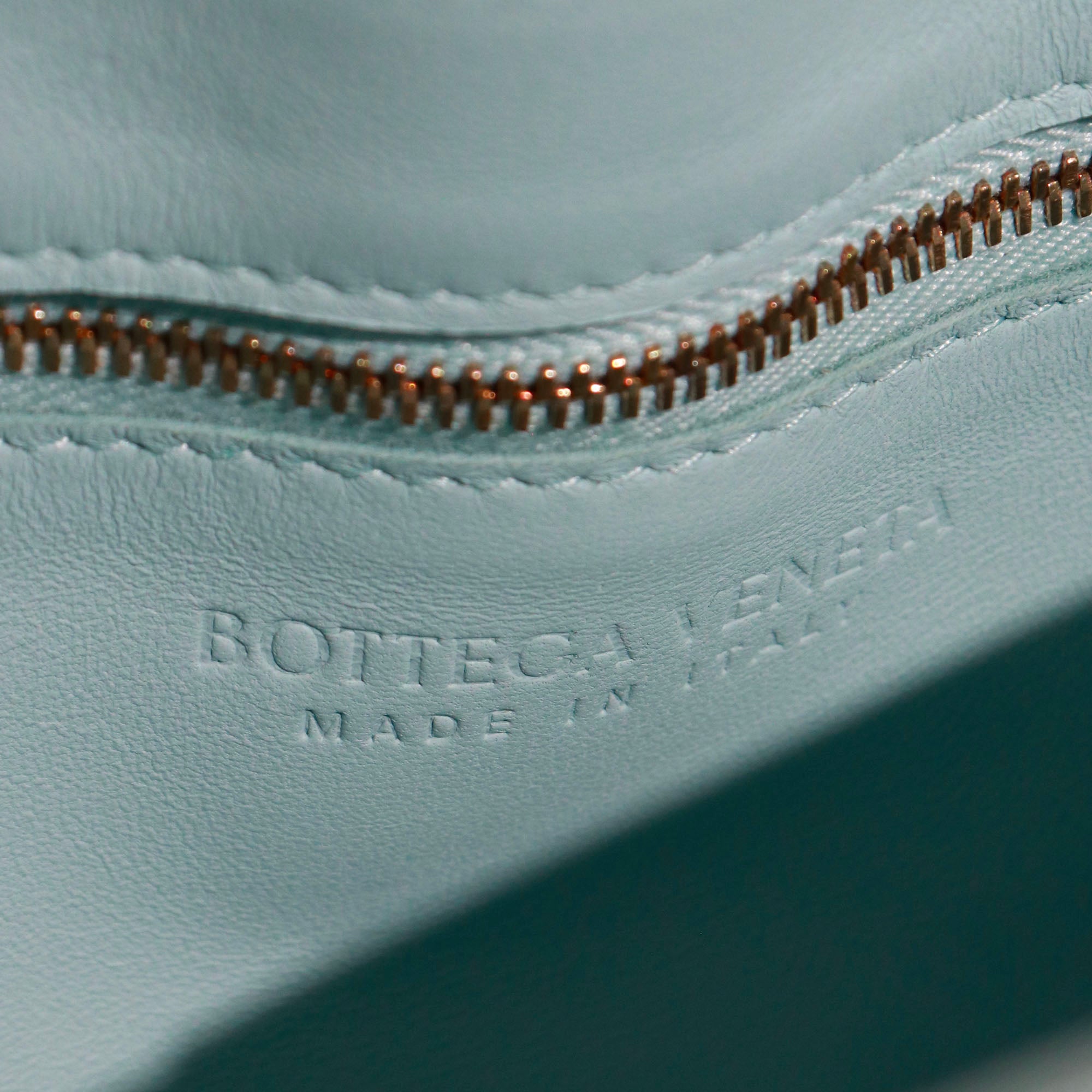 BOTTEGA VENETA - Chain Cassette shoulder bag in pastel blue leather