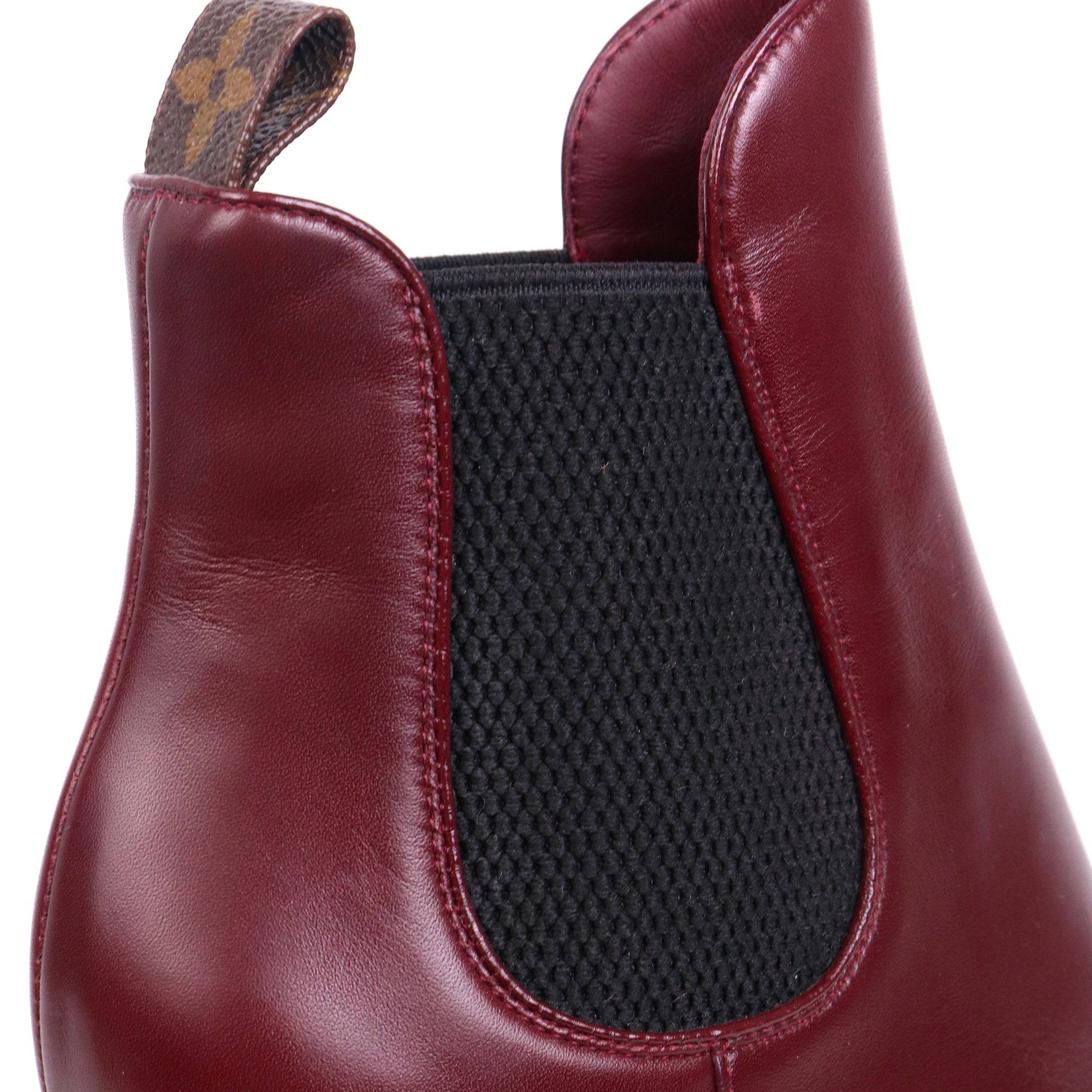 CHANEL - Chanel CC ankle boots in black lambskin (T34.5)