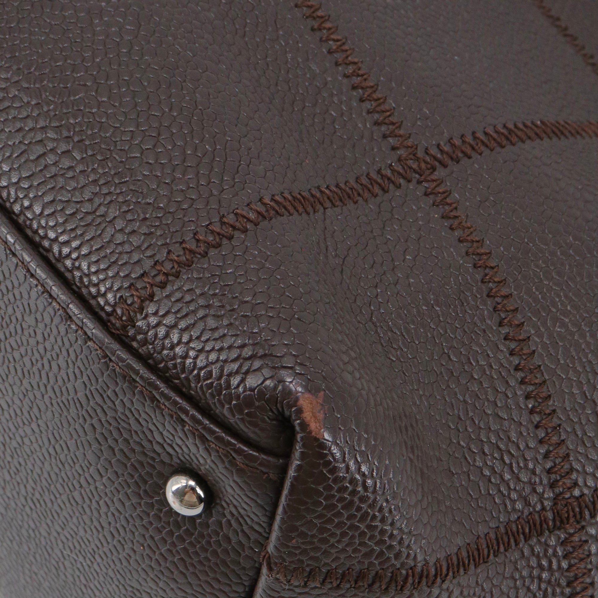 CHANEL - Sac cabas Choco Bar Chanel en cuir grainé marron vintage