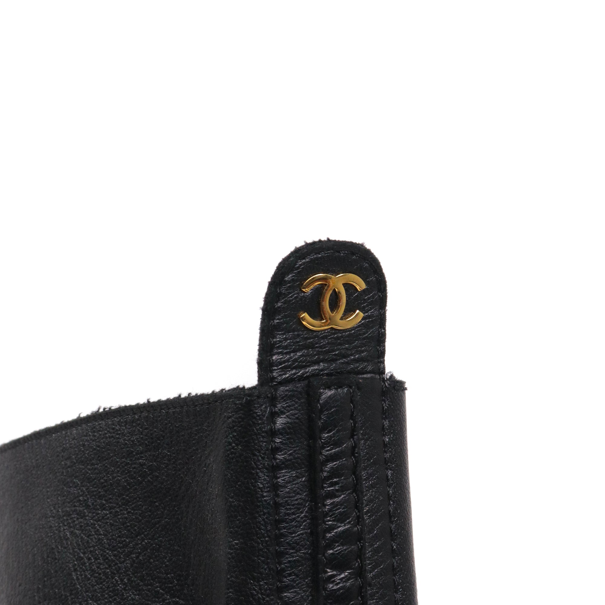 CHANEL - Chanel CC ankle boots in black lambskin (T34.5)