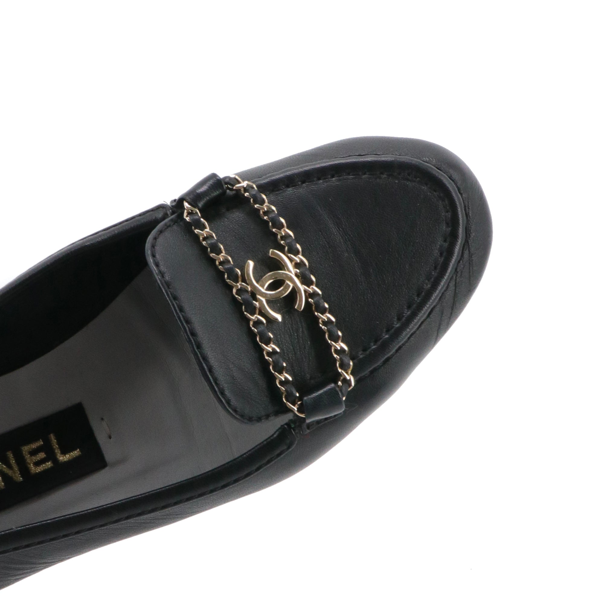 CHANEL - Mocassins CC Chanel en cuir noir (T36.5)