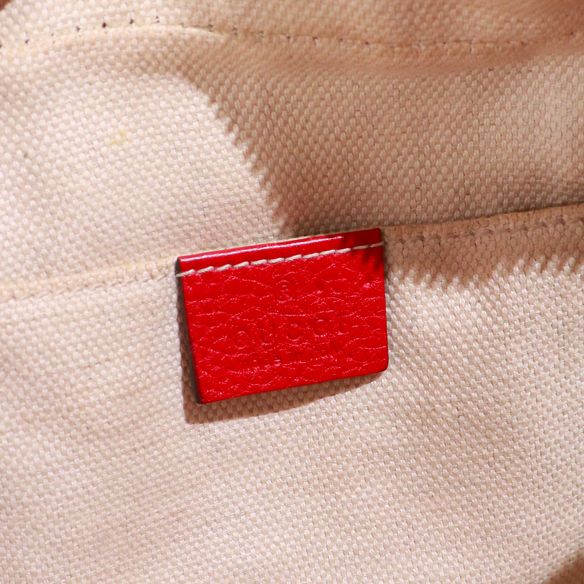 GUCCI - Gucci Soho Camera shoulder bag in red grained leather