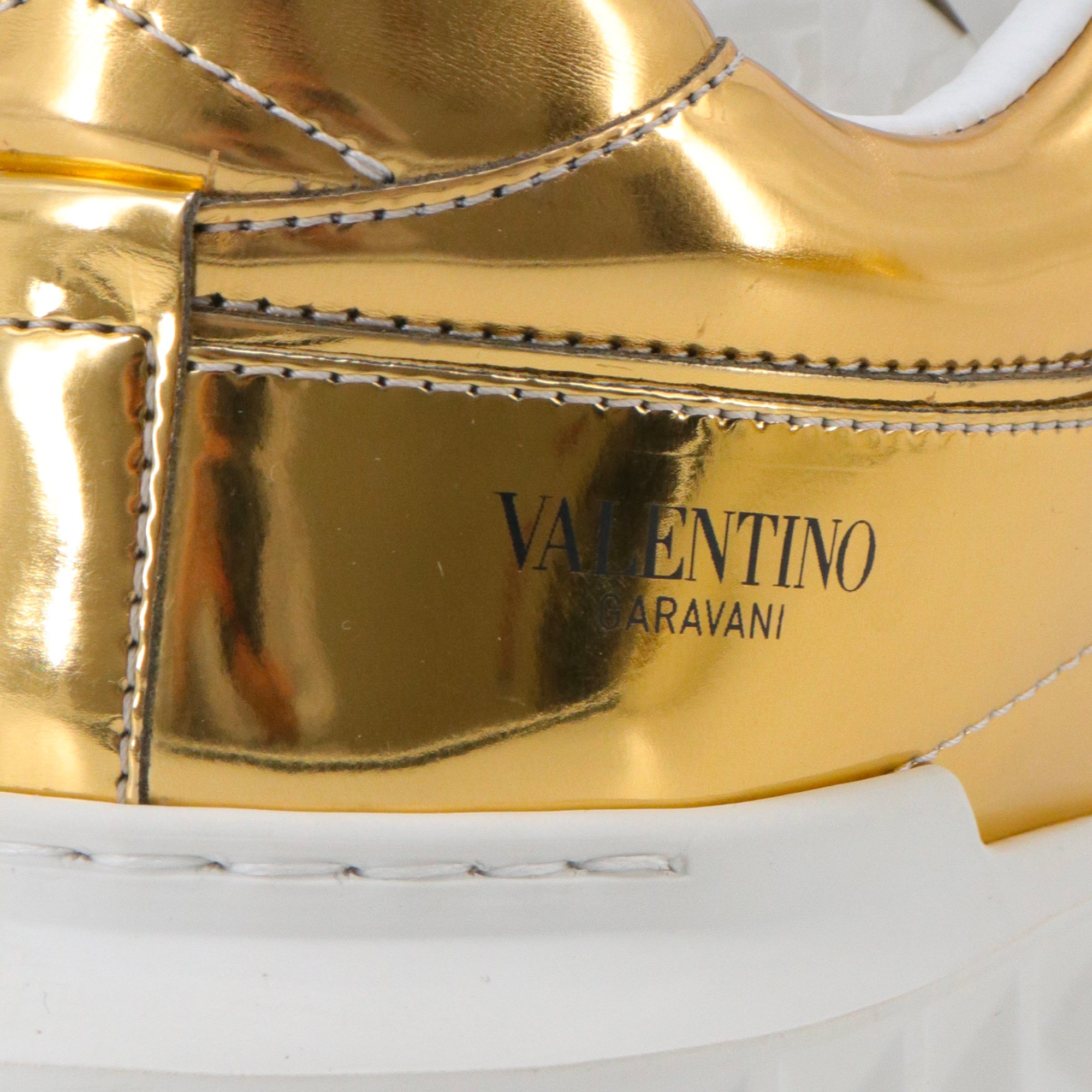 VALENTINO - Sneakers One Stud Valentino en cuir doré (T38)