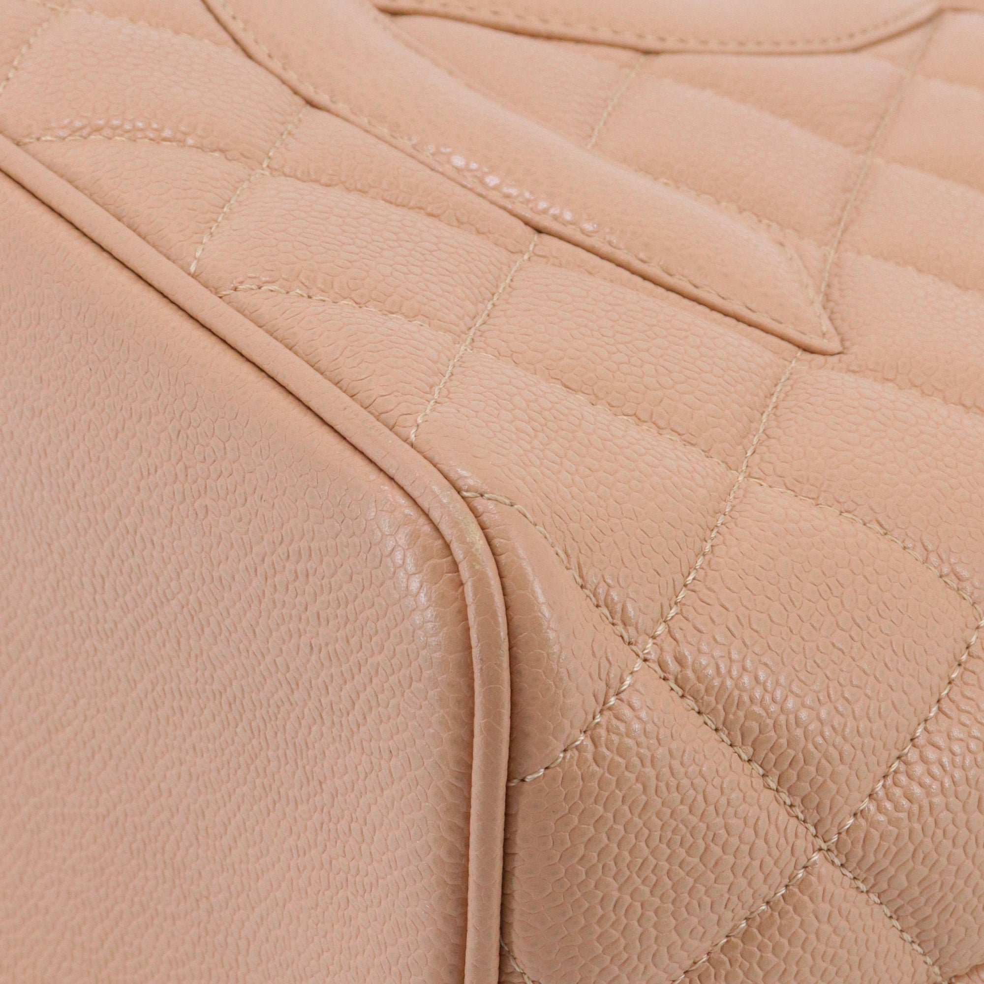 CHANEL - Sac à main Medaillon Chanel cuir caviar beige vintage