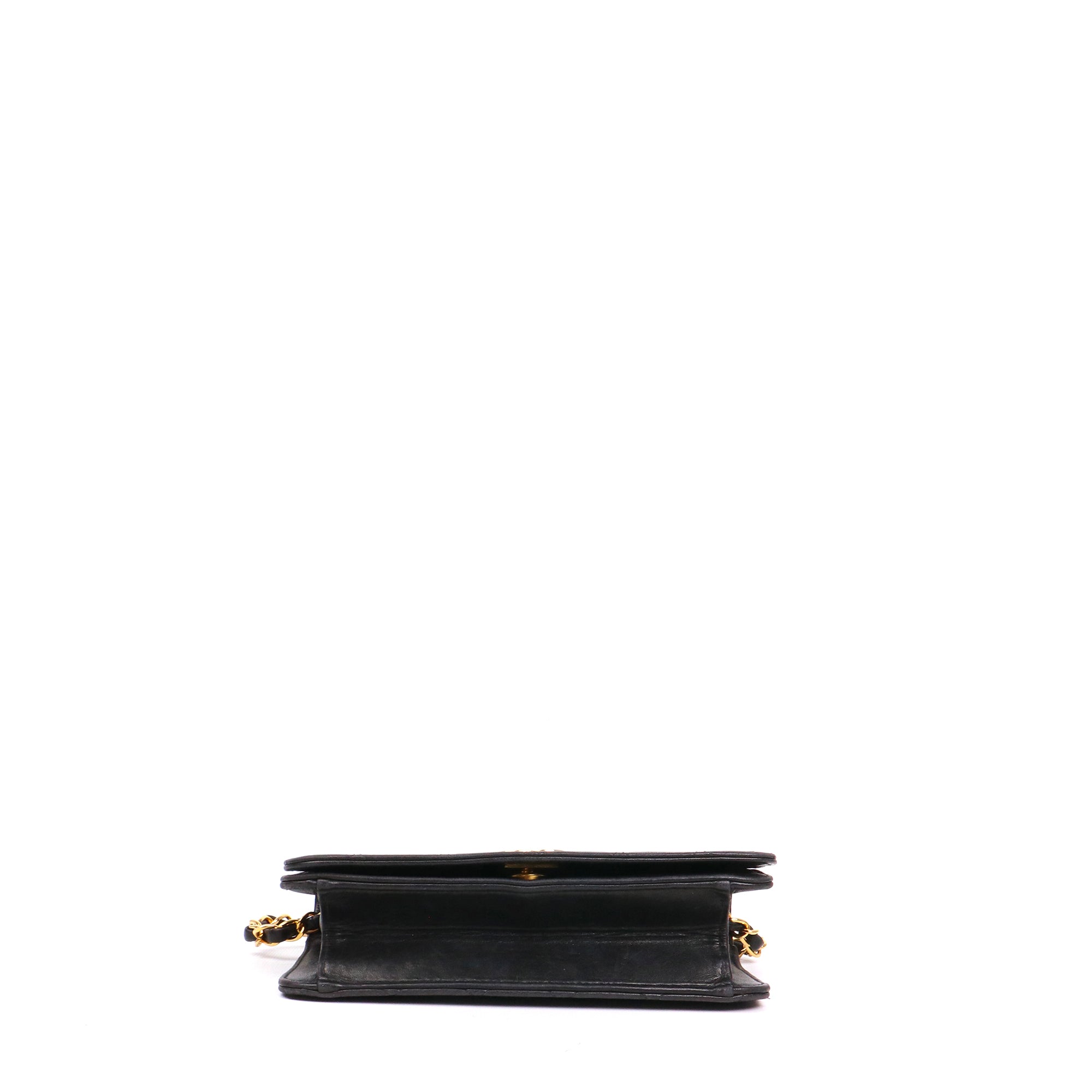 CHANEL - Sac à bandoulière Wallet On Chain Chanel en cuir lisse noir vintage