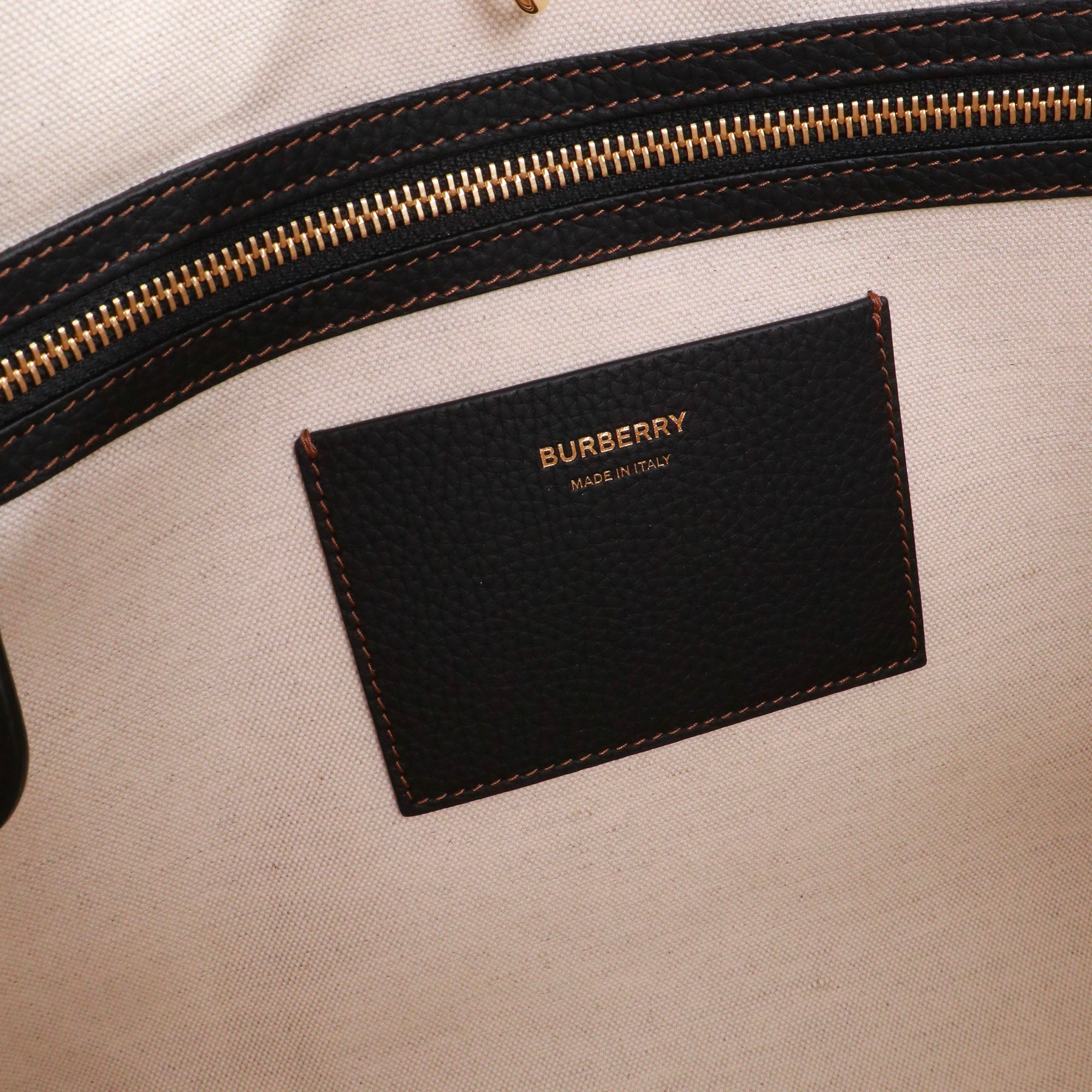 BURBERRY - Burberry TB tote bag in black grained leather 