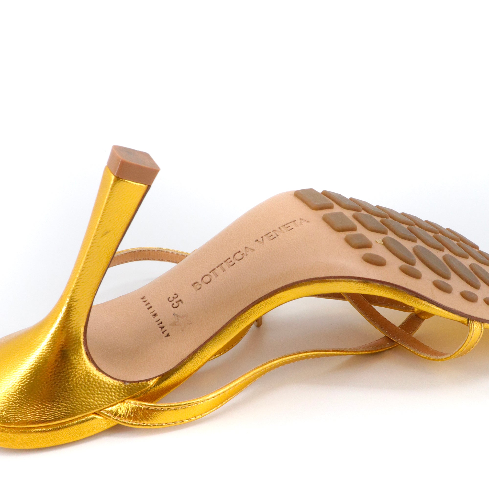 BOTTEGA VENETA - Bottega Veneta heeled sandals in gold leather (T35)