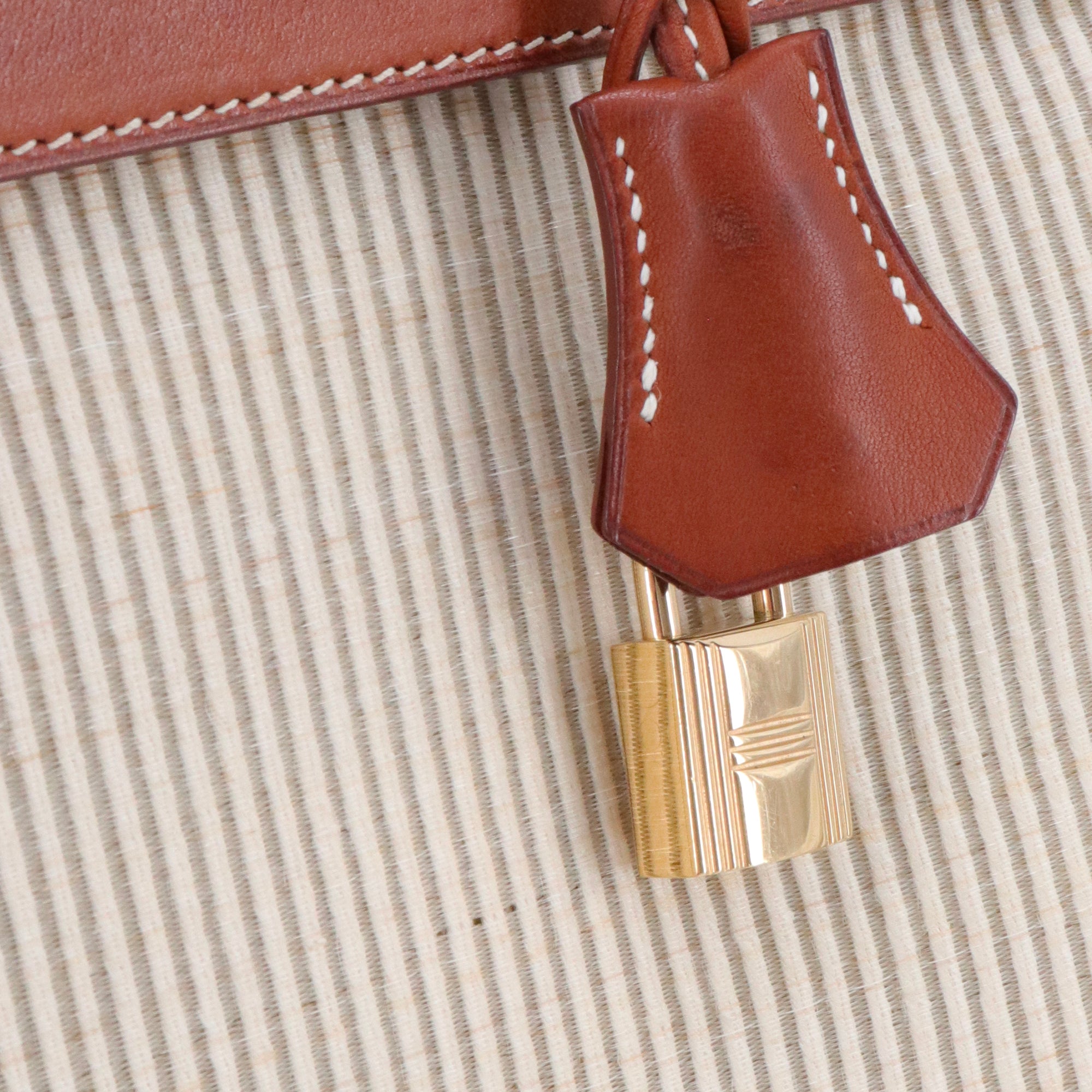 HERMÈS - Sac à main Kelly 32 Hermès en cuir barenia et nylon