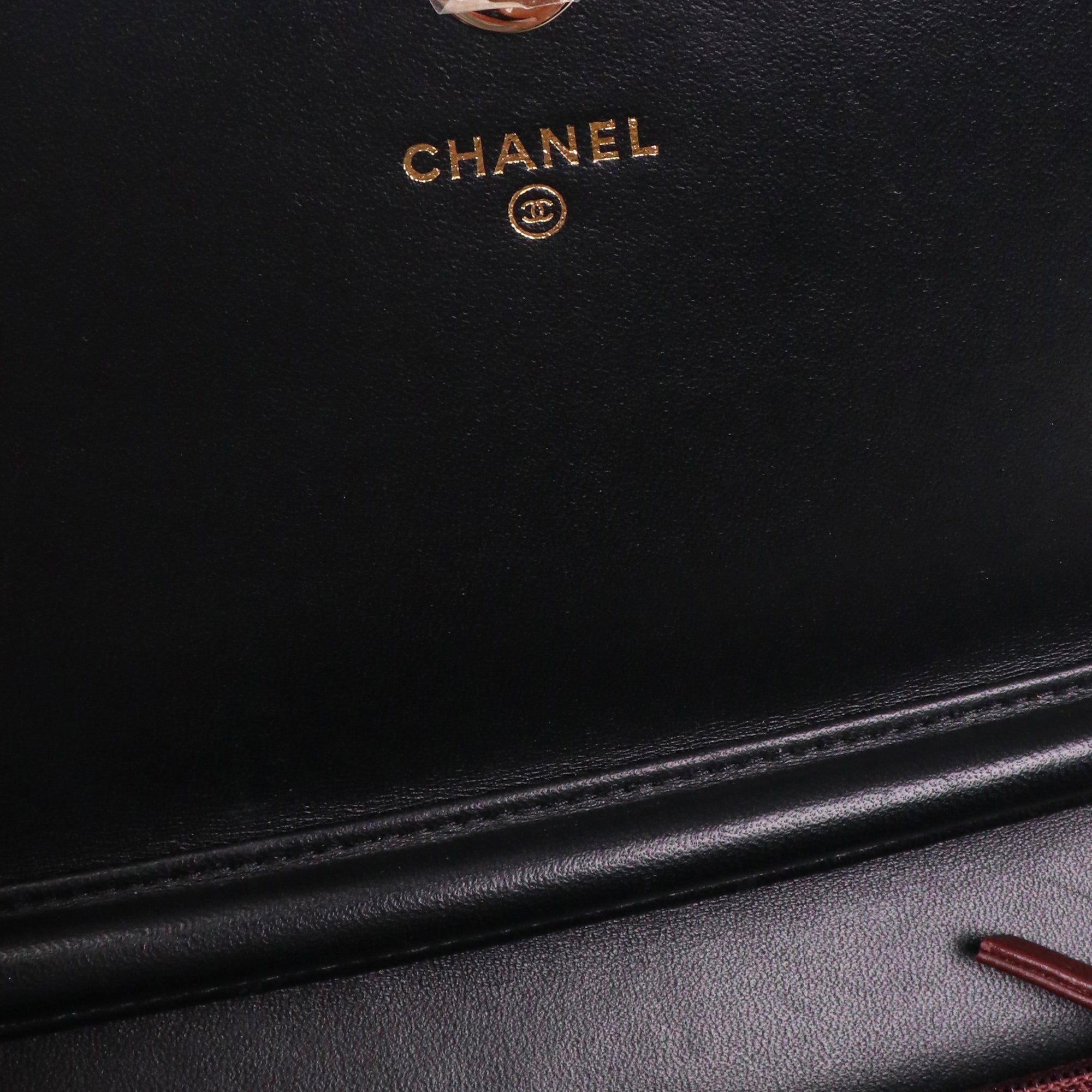 CHANEL - Sac Wallet On Chain Classique/Timeless Square Chanel en cuir lisse noir