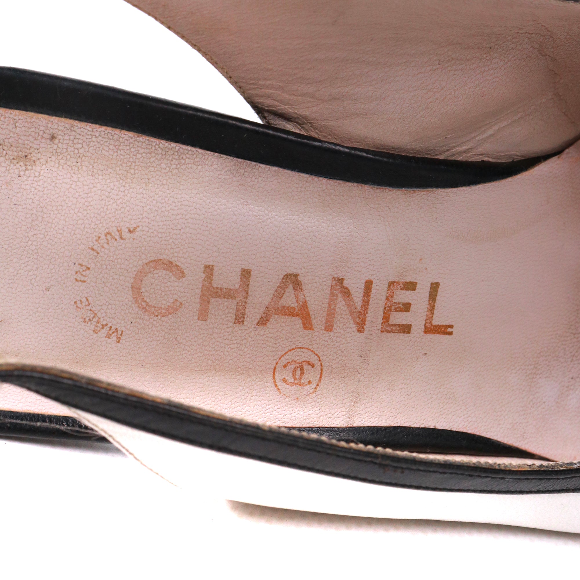 CHANEL - Leather loafers (T39)
