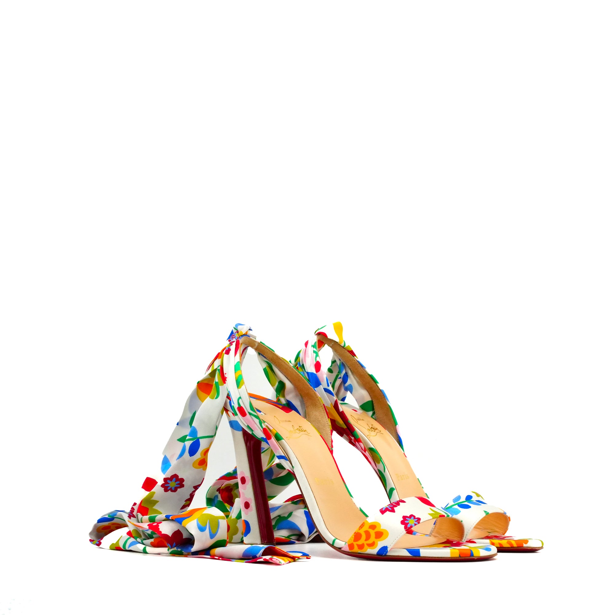 LOUBOUTIN - Louboutin So Kate pumps in black smooth leather and silver studs (T38)